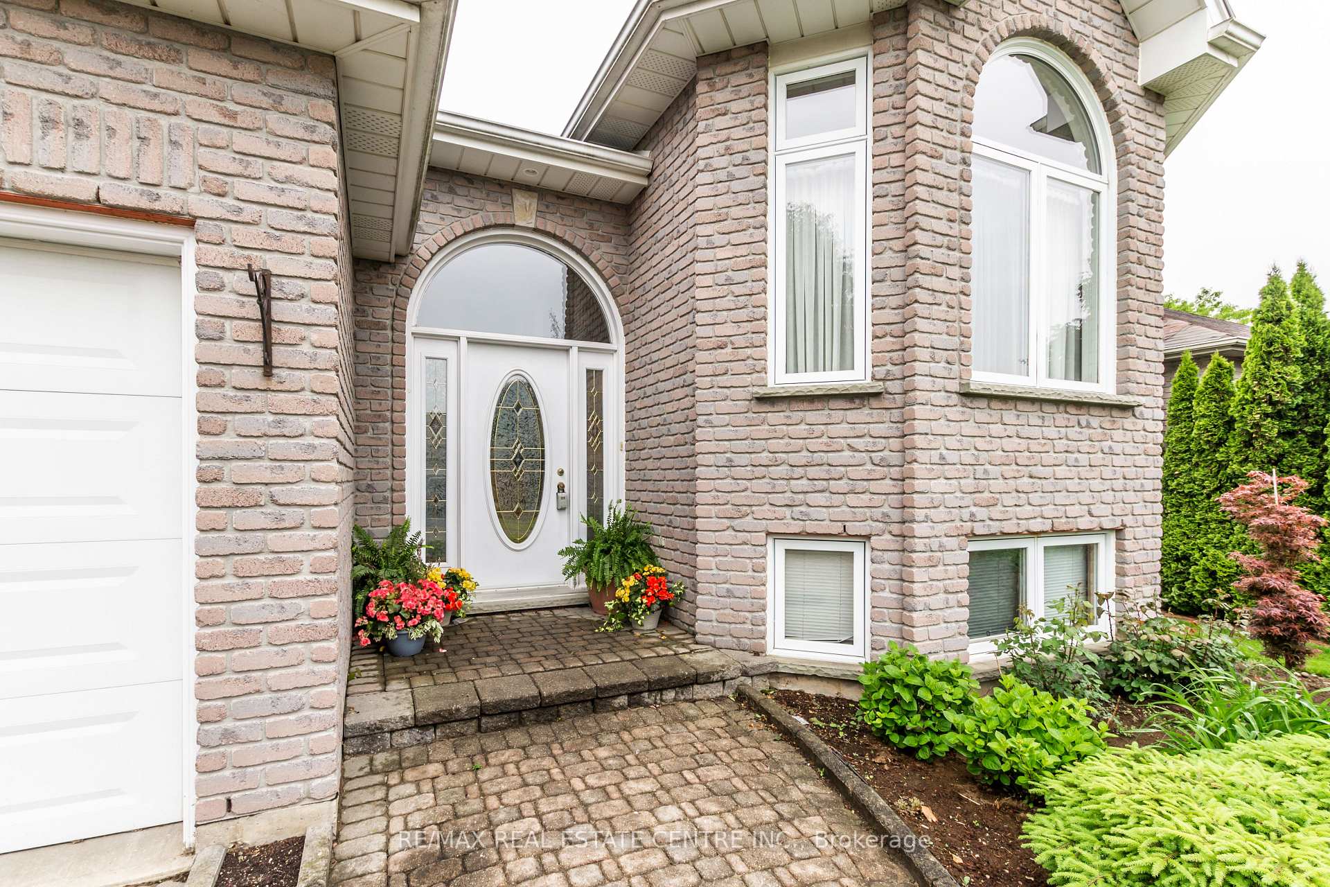 Photo 3 of 15 Bradbury Crescent, Brant, Paris — HOMEH