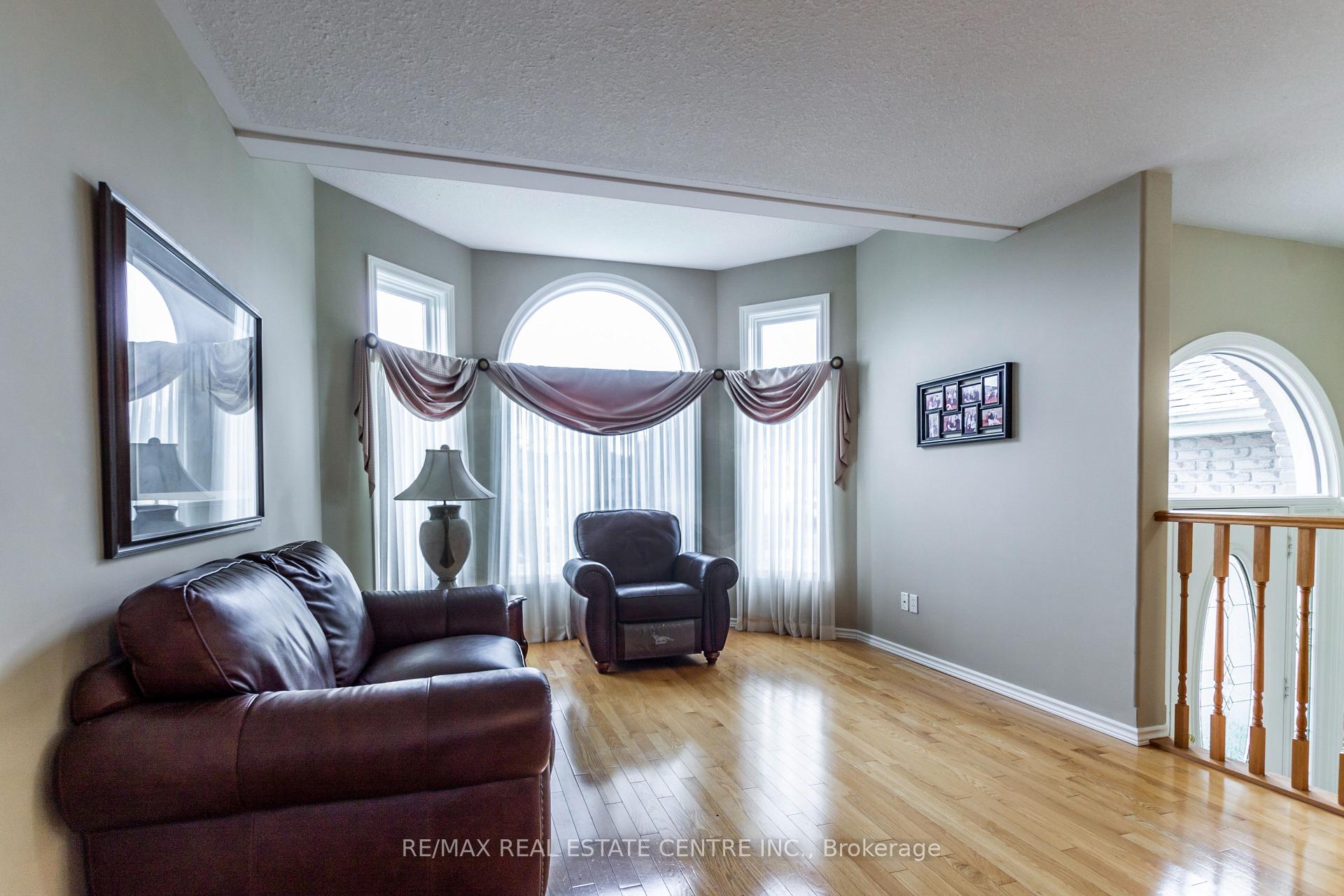 Photo 5 of 15 Bradbury Crescent, Brant, Paris — HOMEH