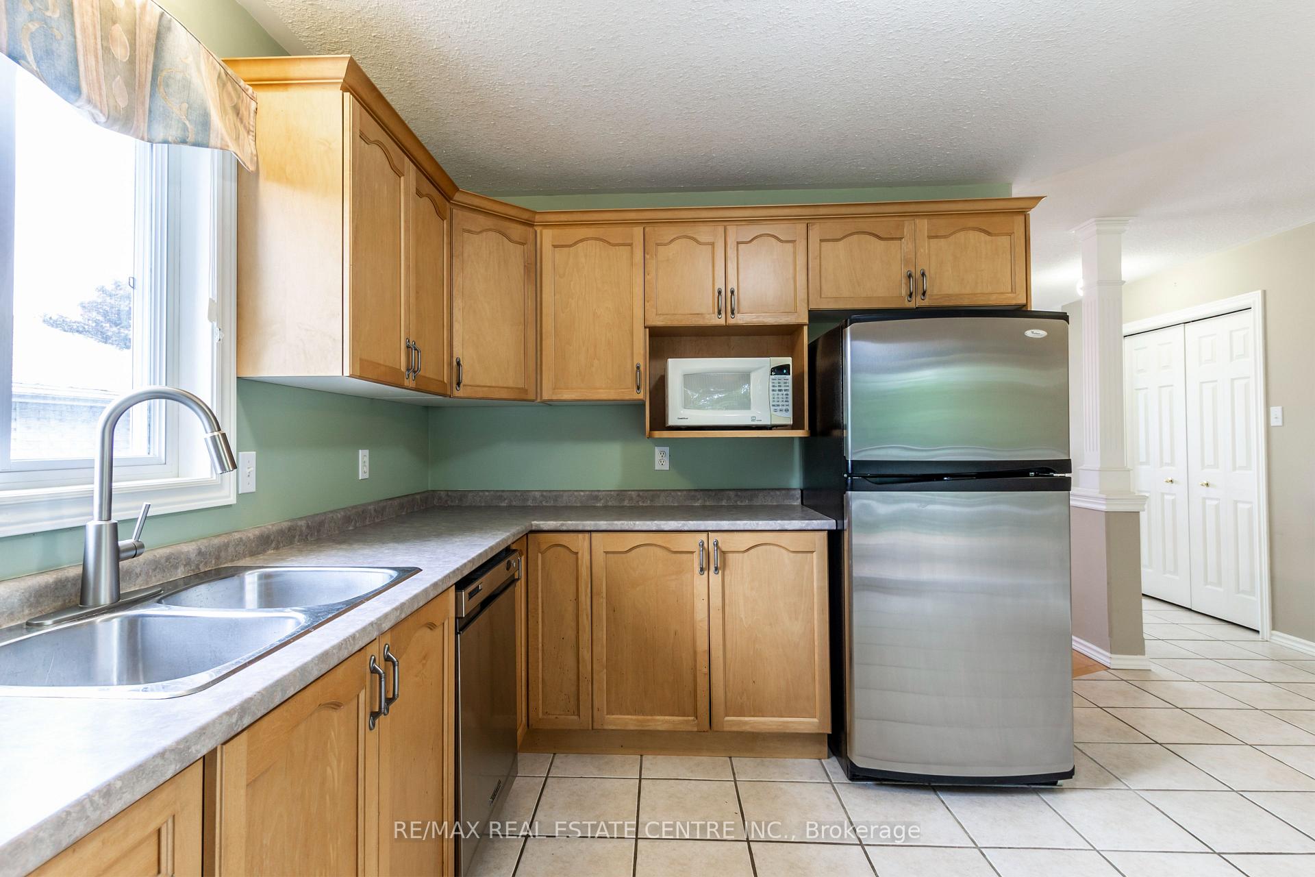 Photo 9 of 15 Bradbury Crescent, Brant, Paris — HOMEH