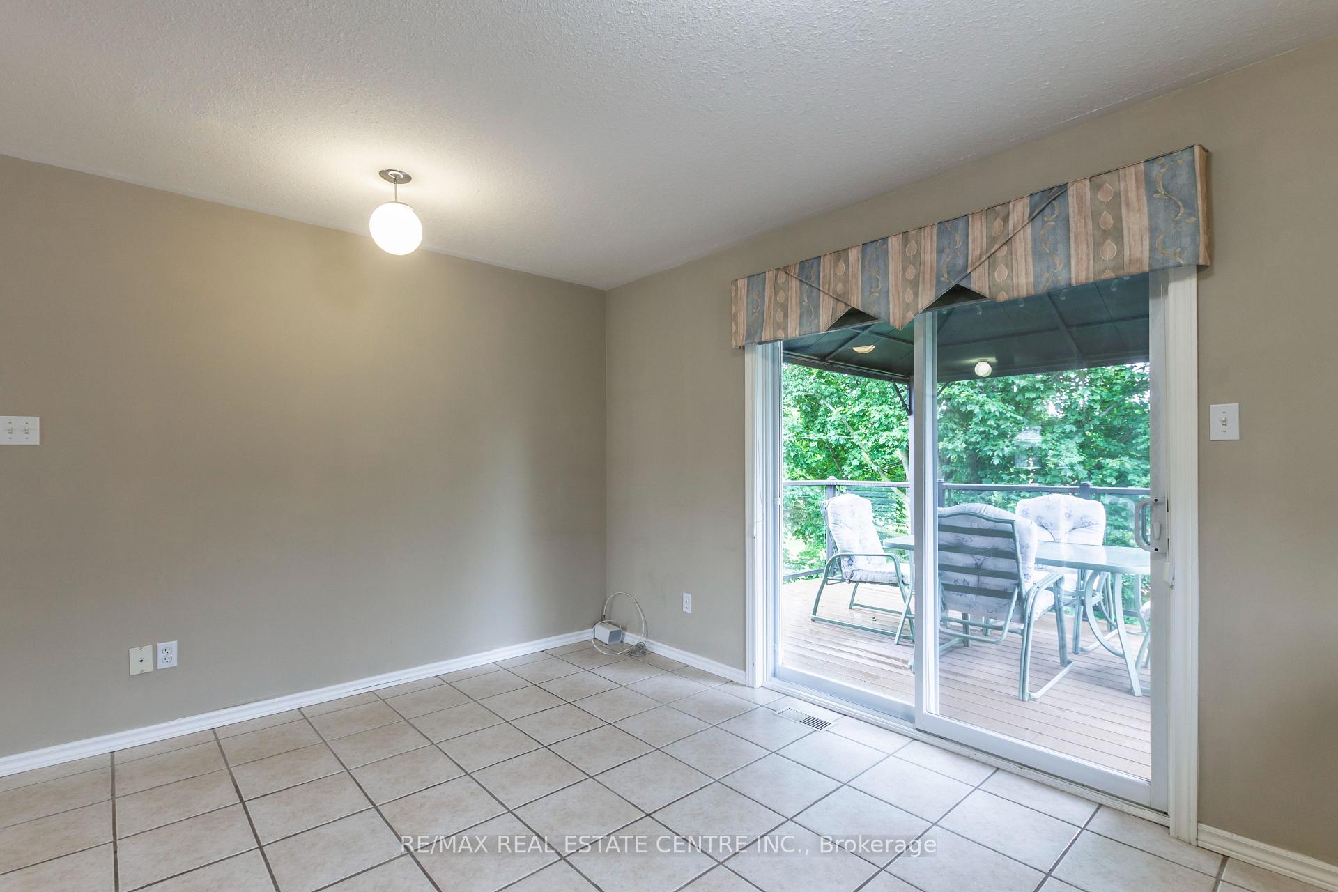 Photo 10 of 15 Bradbury Crescent, Brant, Paris — HOMEH