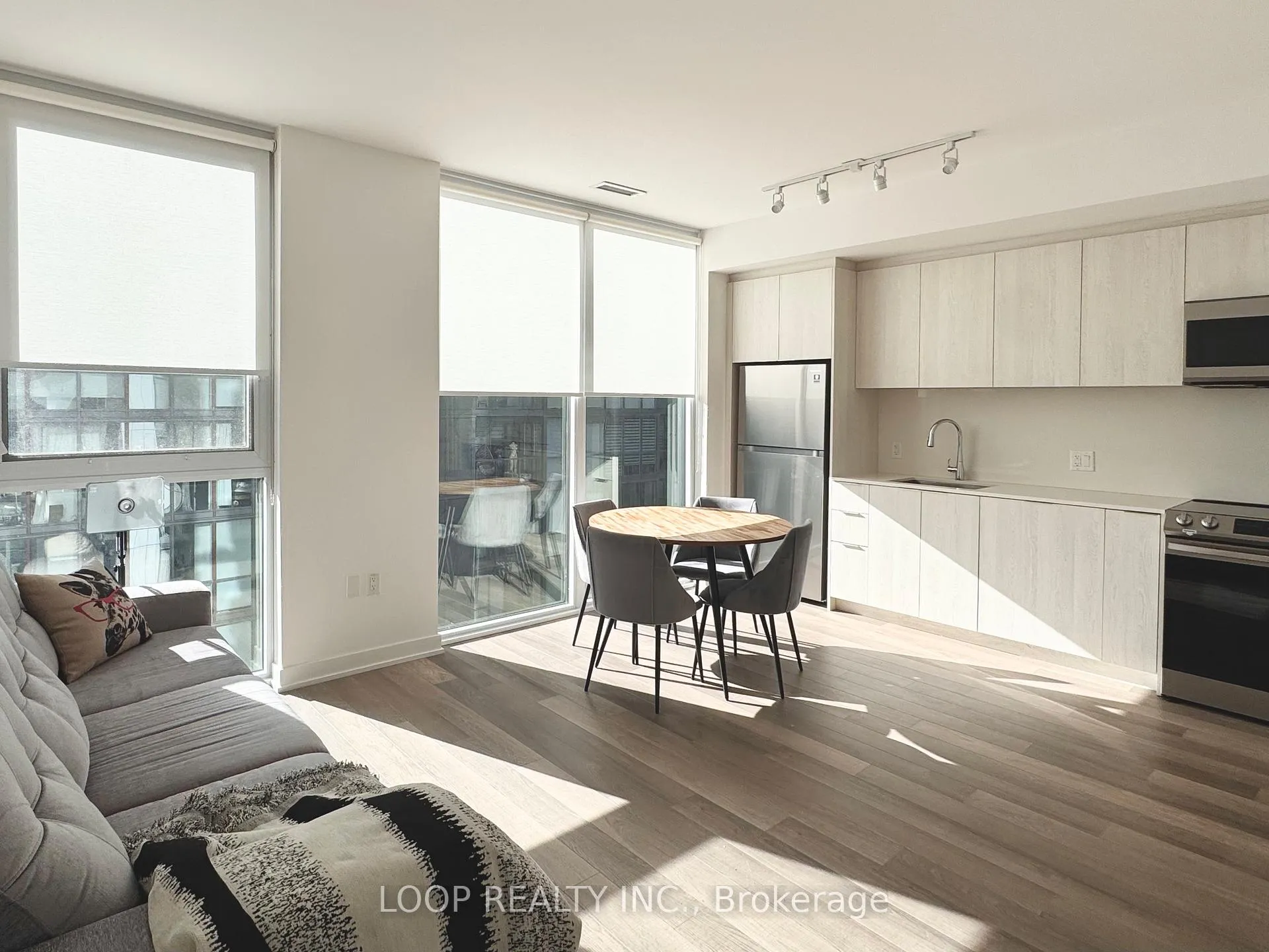 Front of Unit 1308, 357 King Street W