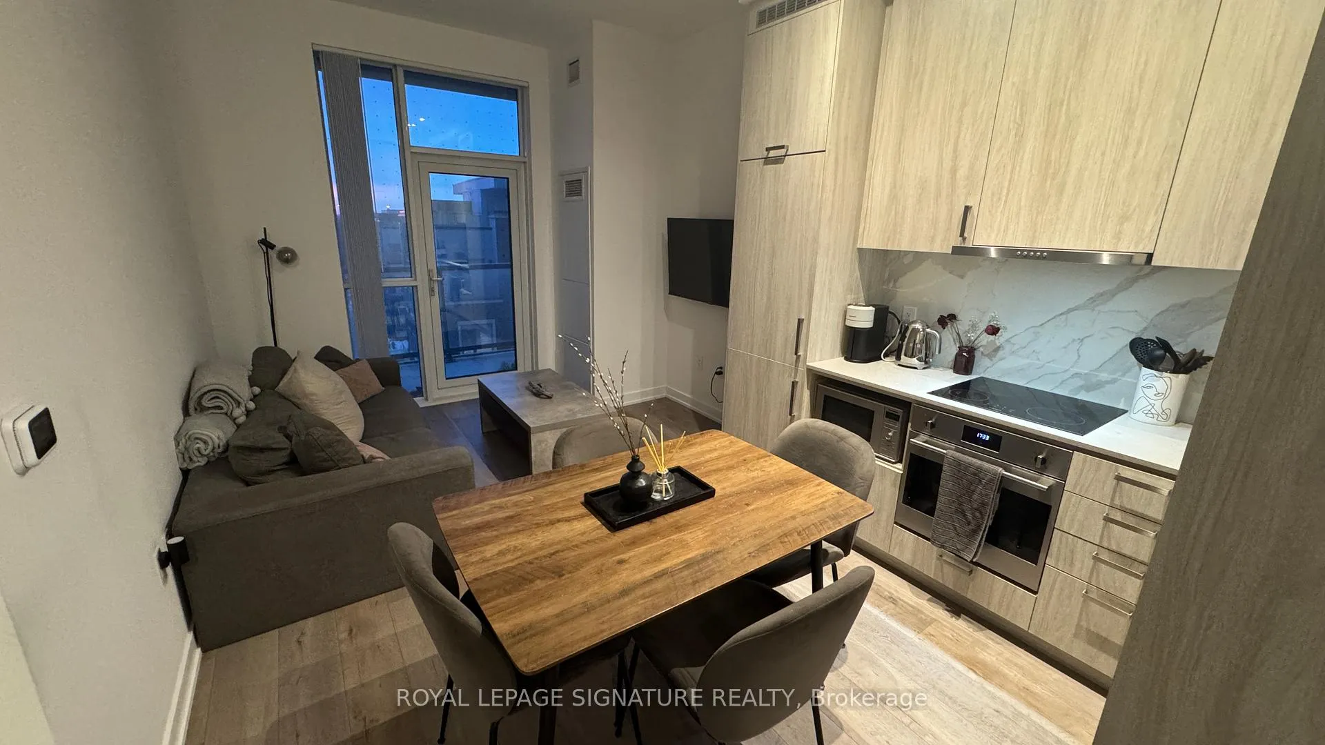 Photo 2 of Unit 323, 60 Honeycrisp Crescent, Vaughan, Vaughan Corporate Centre — HOMEH