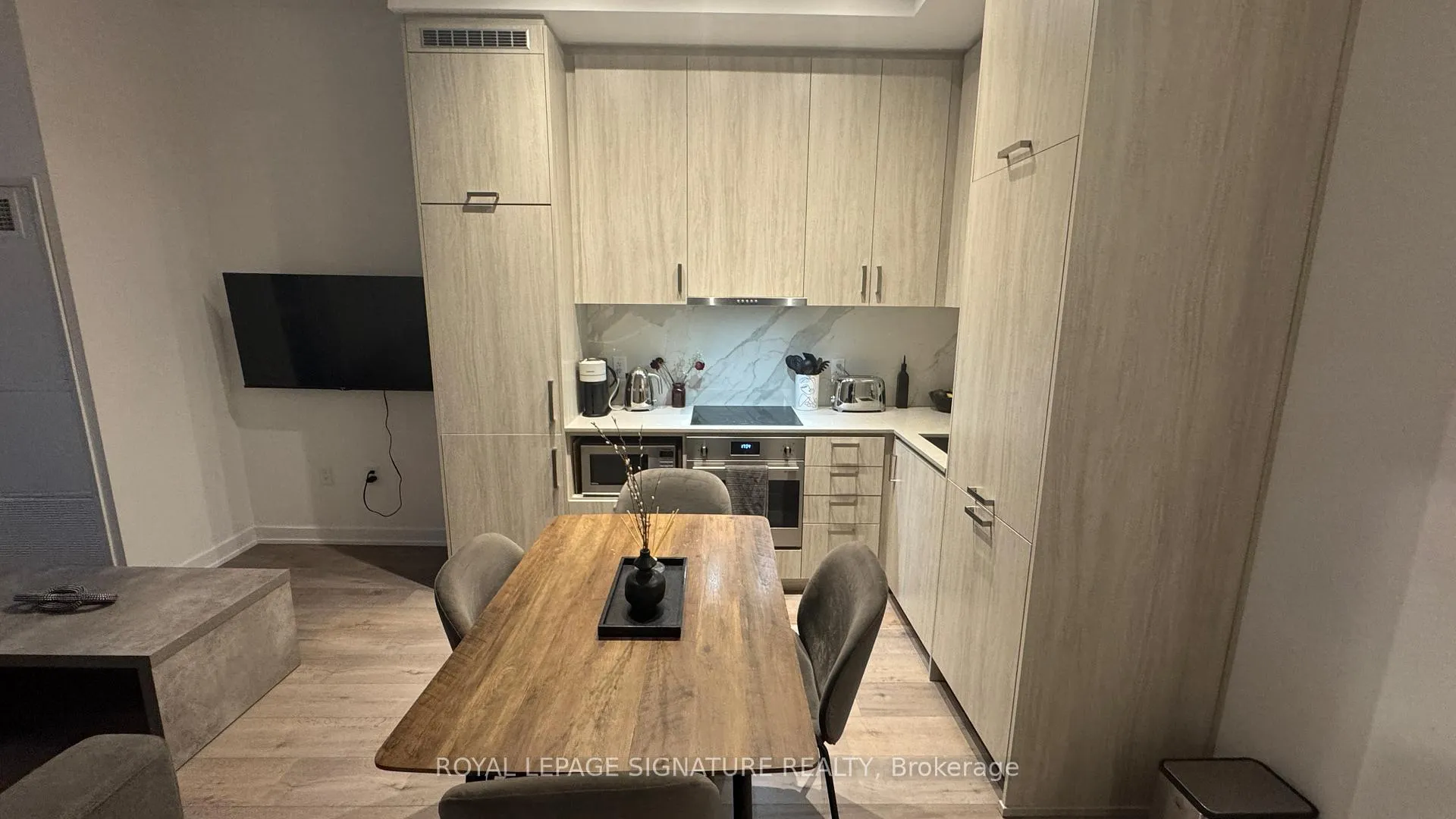 Photo 4 of Unit 323, 60 Honeycrisp Crescent, Vaughan, Vaughan Corporate Centre — HOMEH