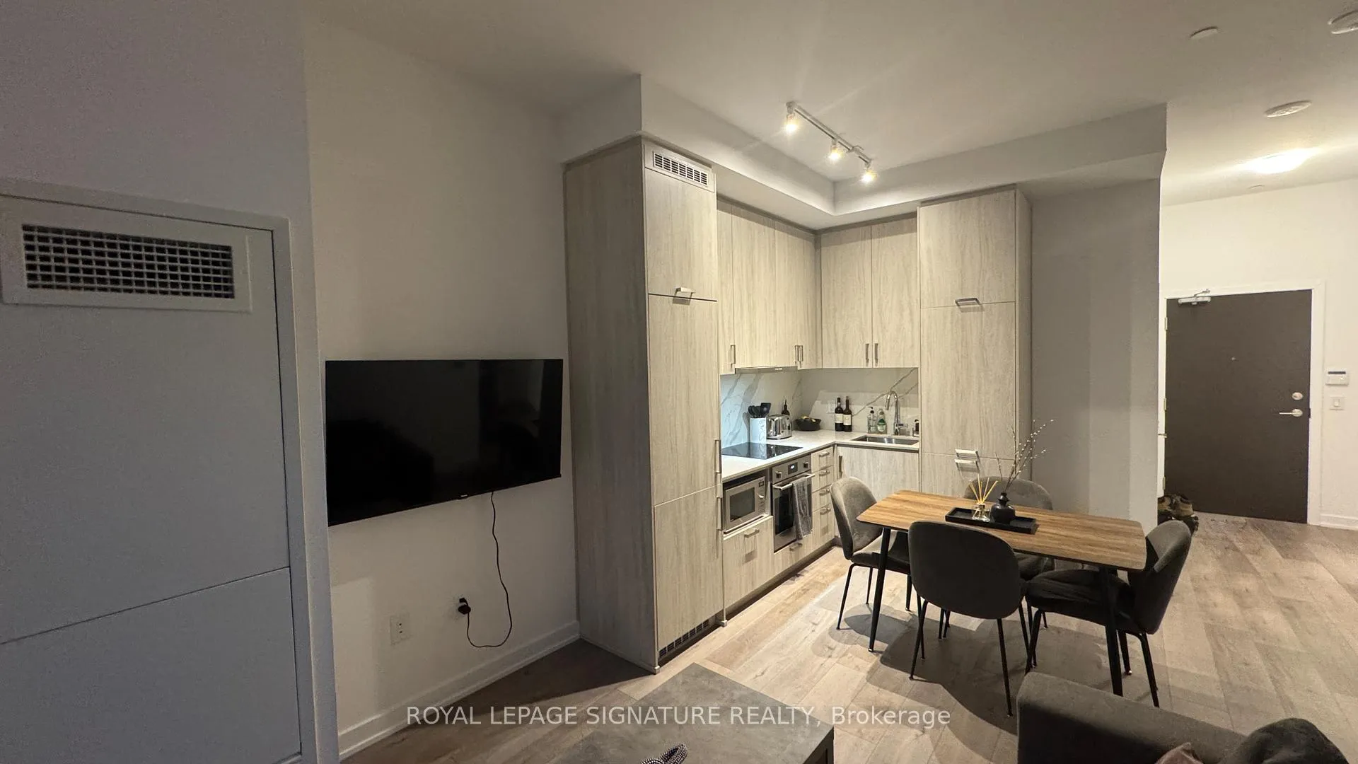 Photo 5 of Unit 323, 60 Honeycrisp Crescent, Vaughan, Vaughan Corporate Centre — HOMEH