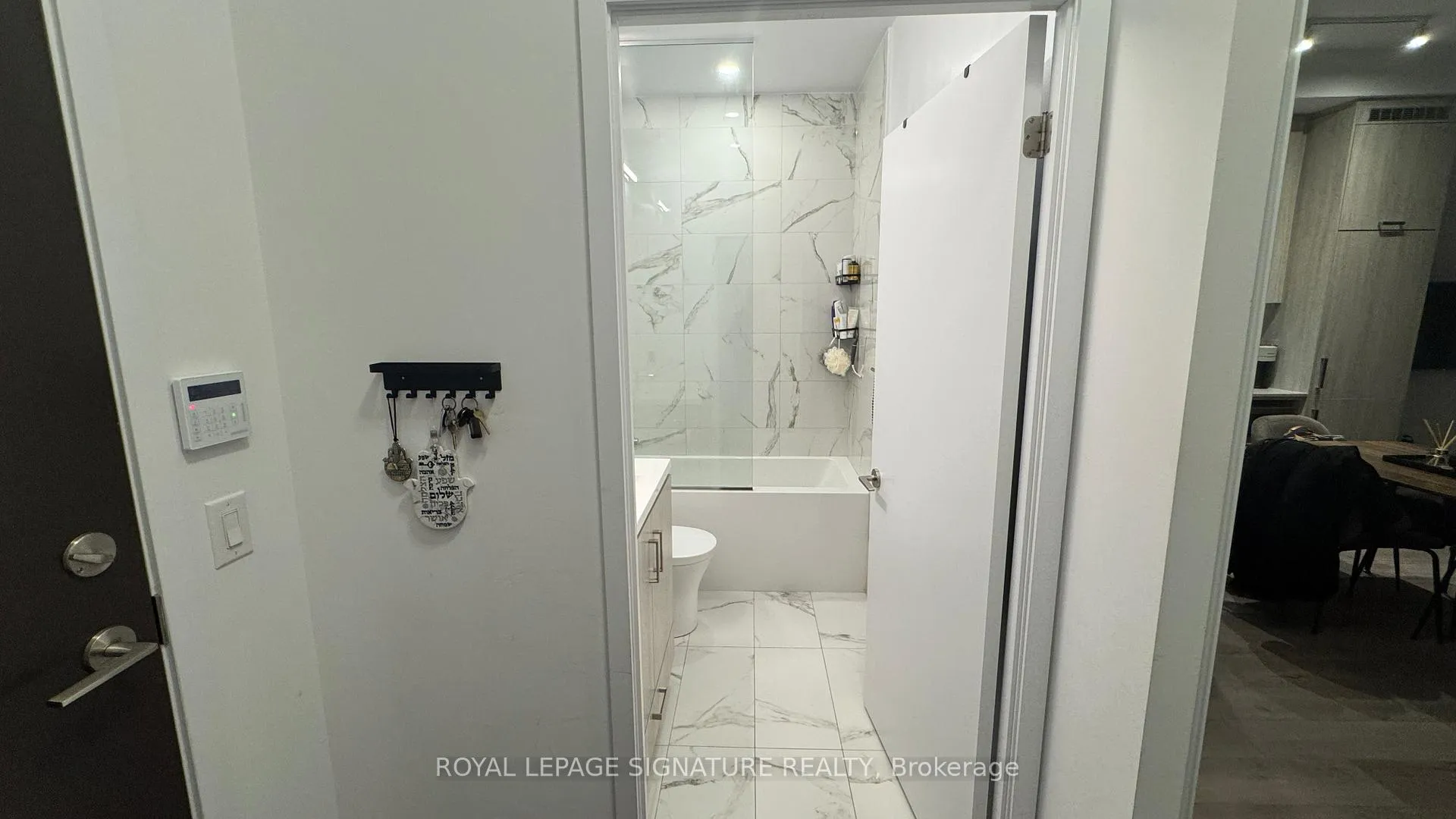 Photo 13 of Unit 323, 60 Honeycrisp Crescent, Vaughan, Vaughan Corporate Centre — HOMEH