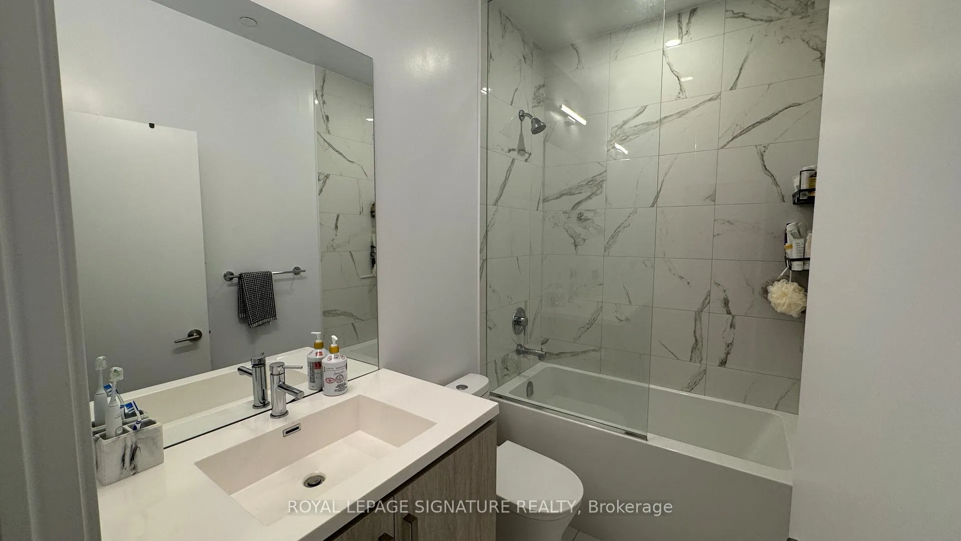Photo 14 of Unit 323, 60 Honeycrisp Crescent, Vaughan, Vaughan Corporate Centre — HOMEH