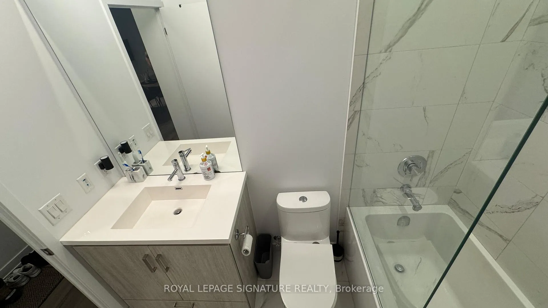 Photo 15 of Unit 323, 60 Honeycrisp Crescent, Vaughan, Vaughan Corporate Centre — HOMEH