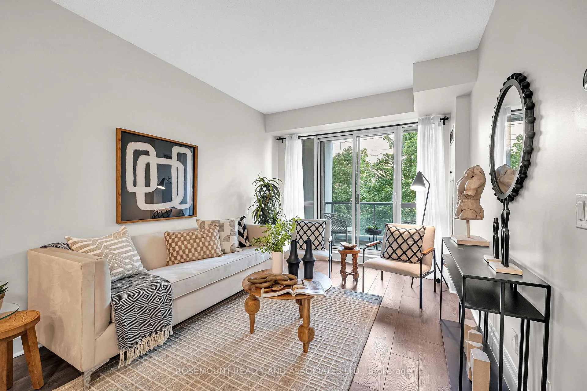 Photo 5 of Unit 223, 39 Upper Duke Crescent, Markham, Unionville — HOMEH