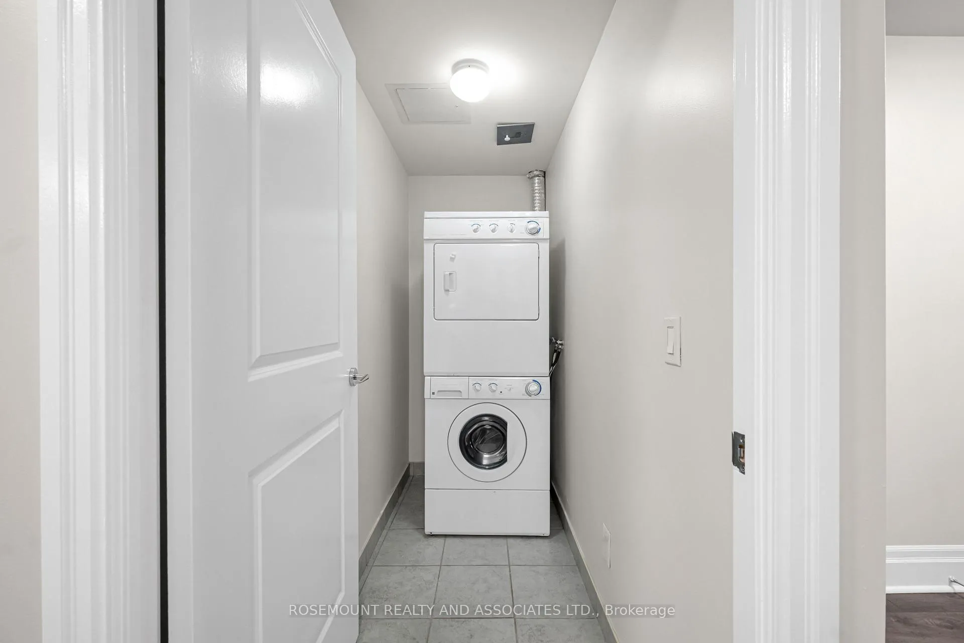 Photo 10 of Unit 223, 39 Upper Duke Crescent, Markham, Unionville — HOMEH