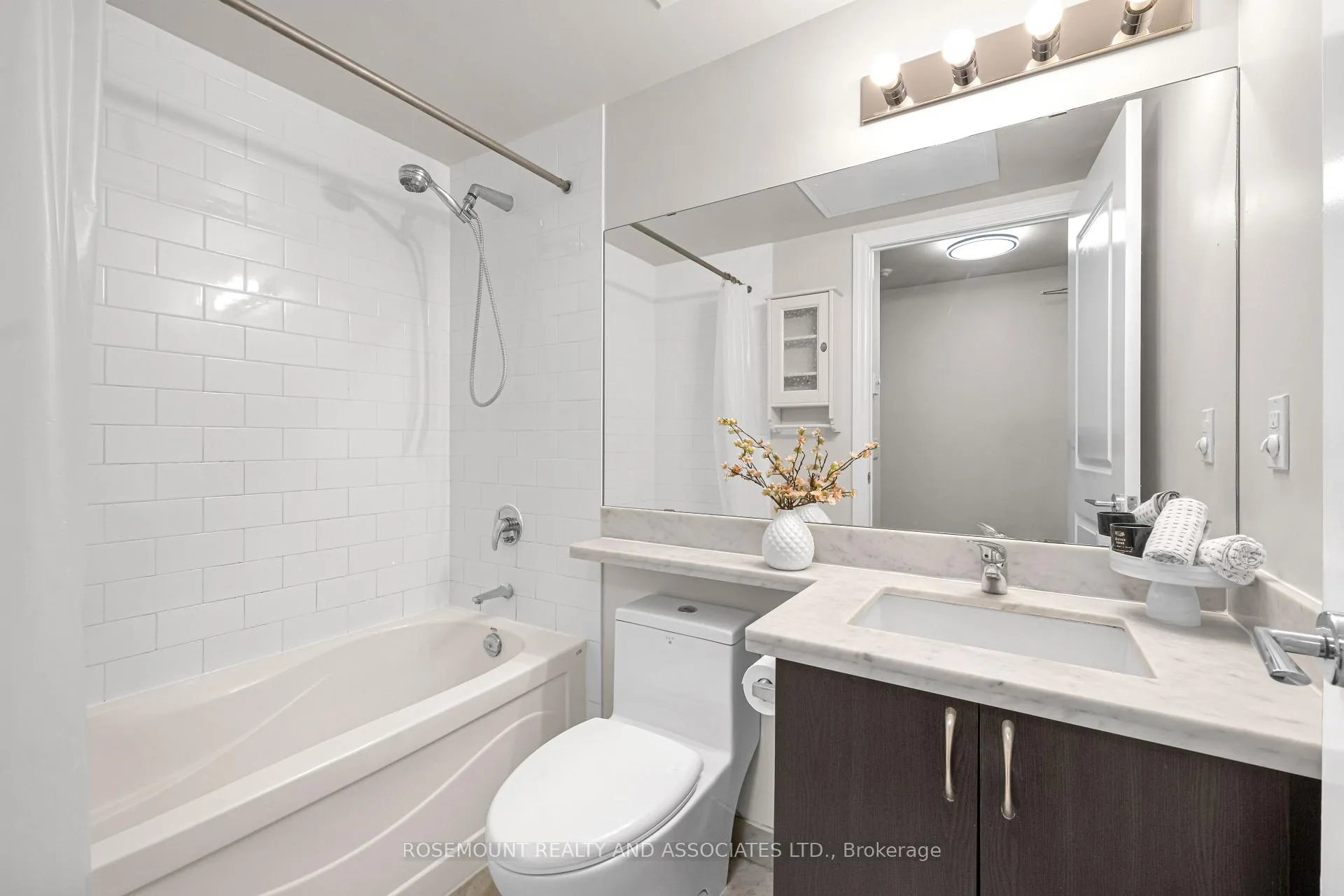 Photo 13 of Unit 223, 39 Upper Duke Crescent, Markham, Unionville — HOMEH