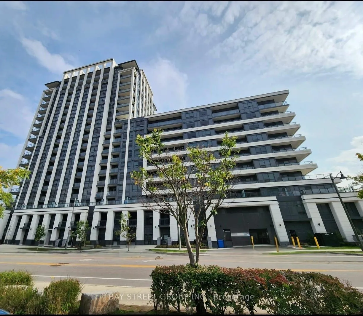Photo 1 of Unit 802, 8 Cedarland Drive, Markham, Unionville — HOMEH