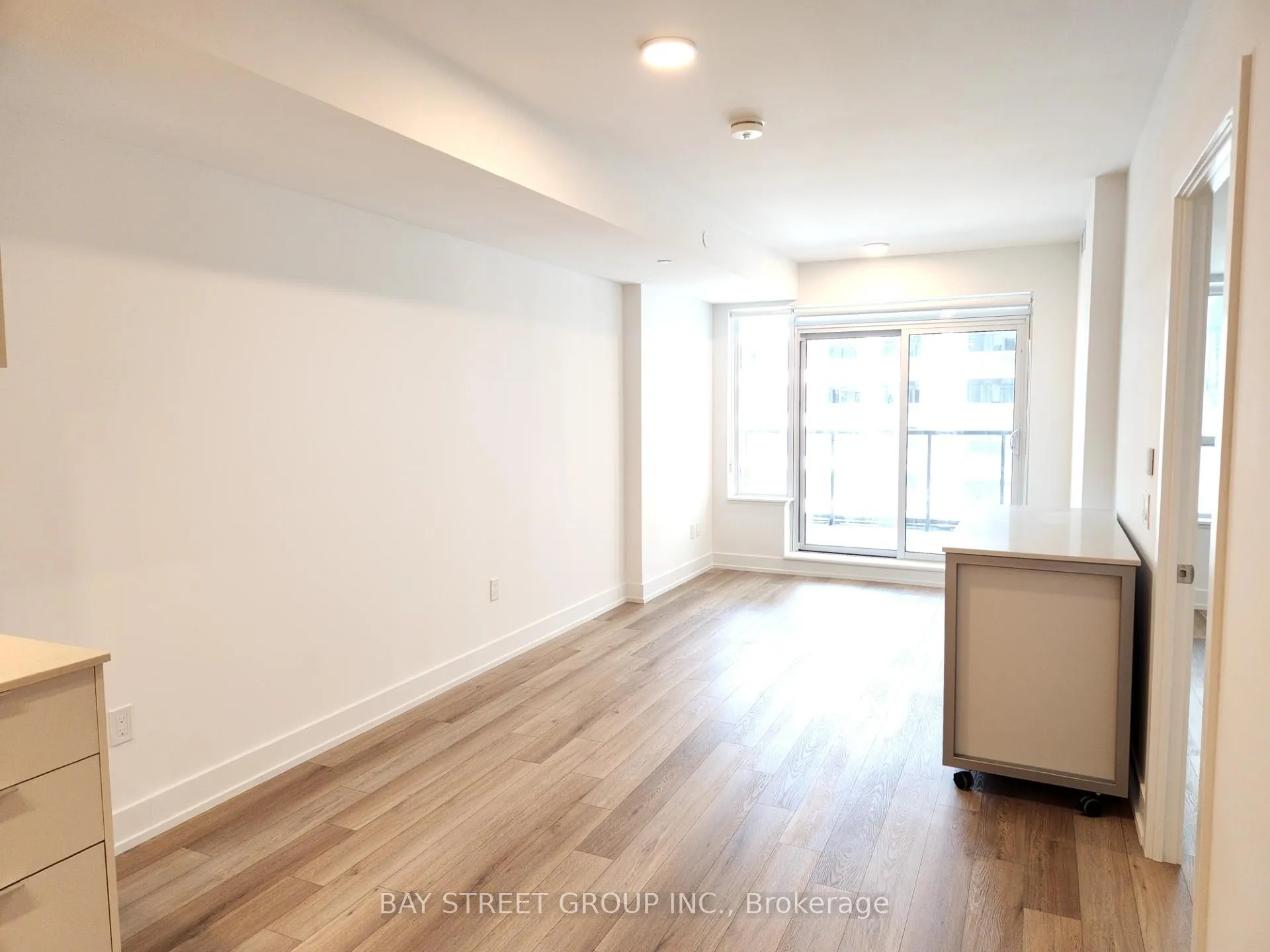 Photo 6 of Unit 802, 8 Cedarland Drive, Markham, Unionville — HOMEH