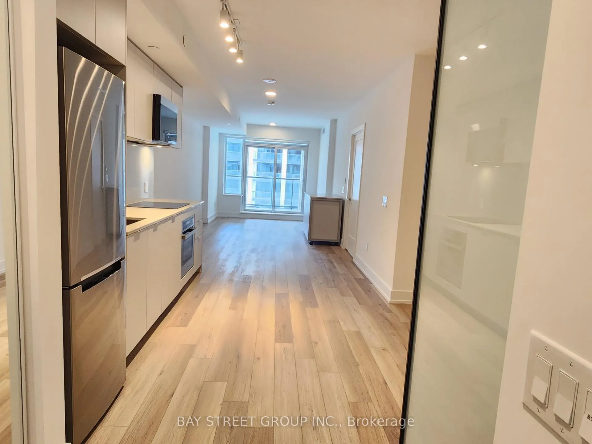 Photo 8 of Unit 802, 8 Cedarland Drive, Markham, Unionville — HOMEH