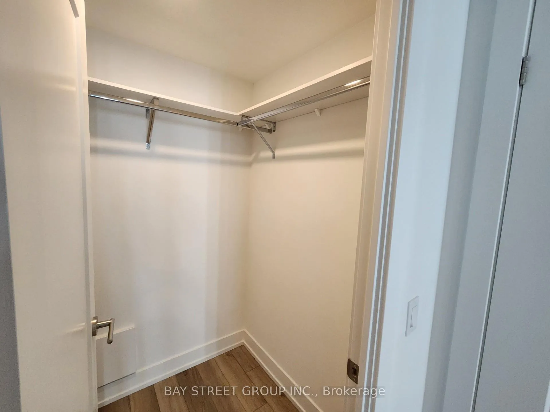 Photo 10 of Unit 802, 8 Cedarland Drive, Markham, Unionville — HOMEH