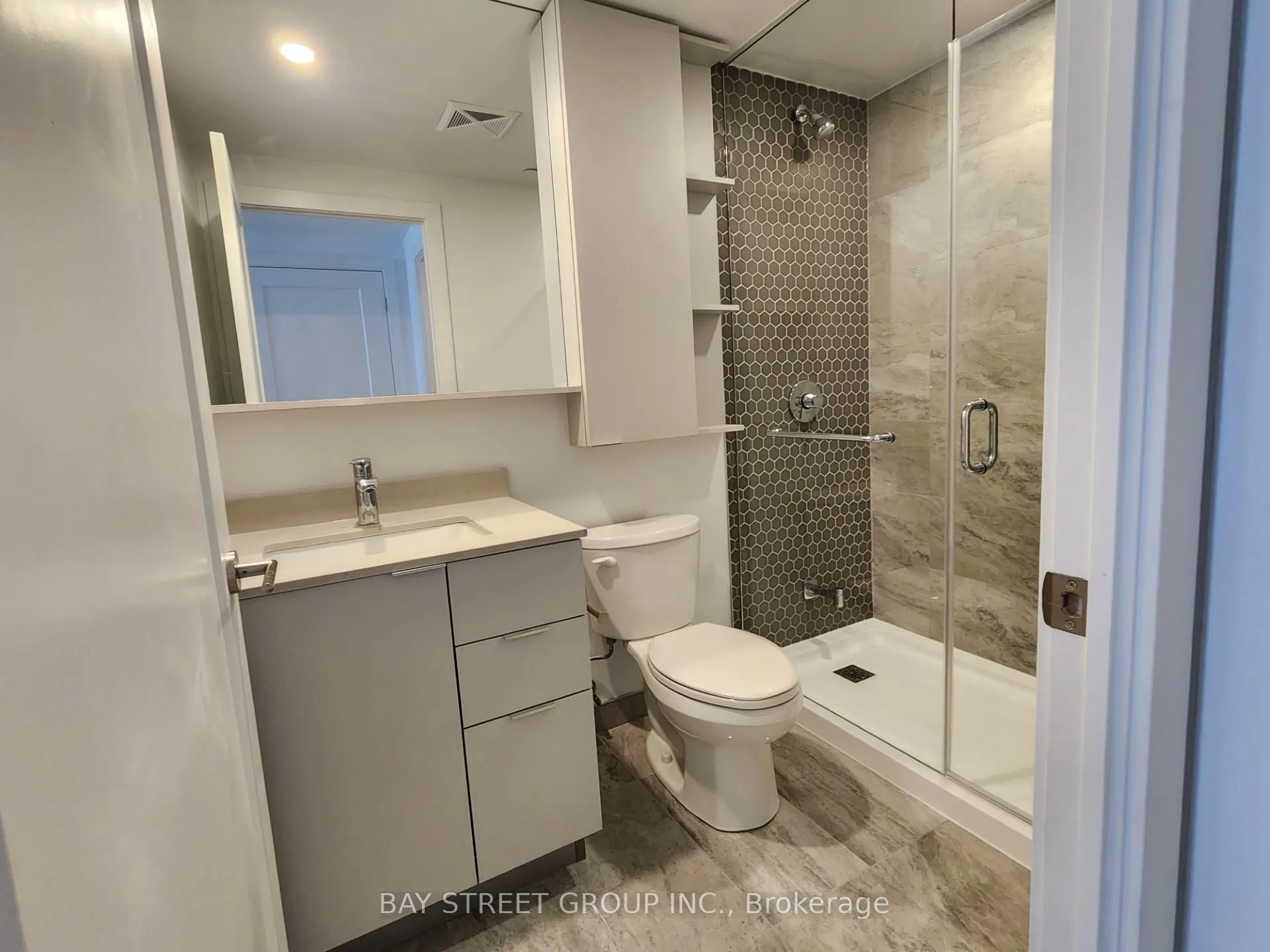Photo 12 of Unit 802, 8 Cedarland Drive, Markham, Unionville — HOMEH