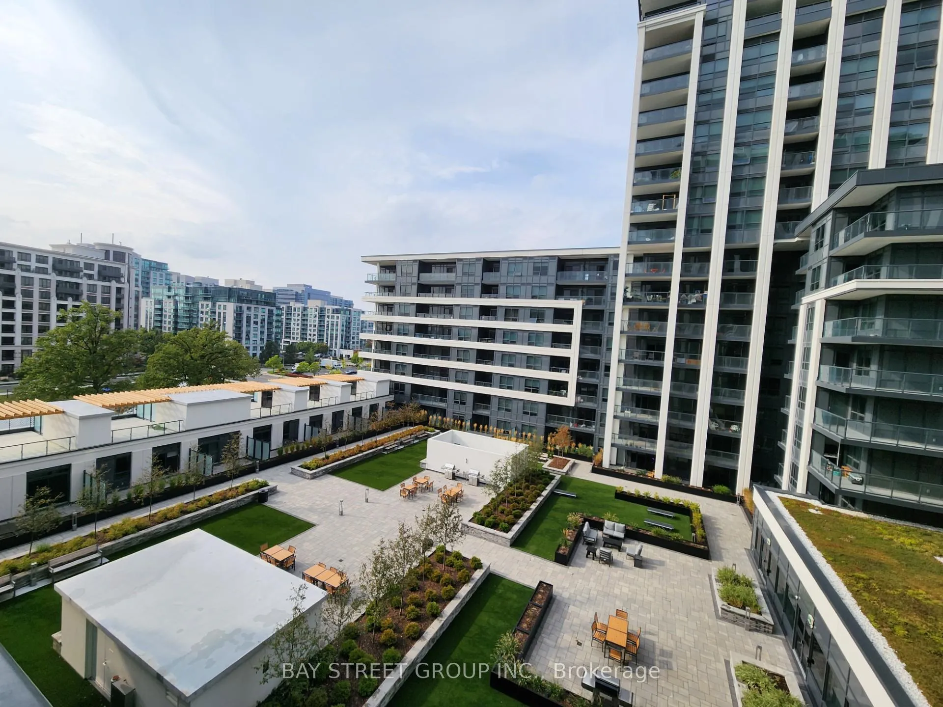 Photo 15 of Unit 802, 8 Cedarland Drive, Markham, Unionville — HOMEH