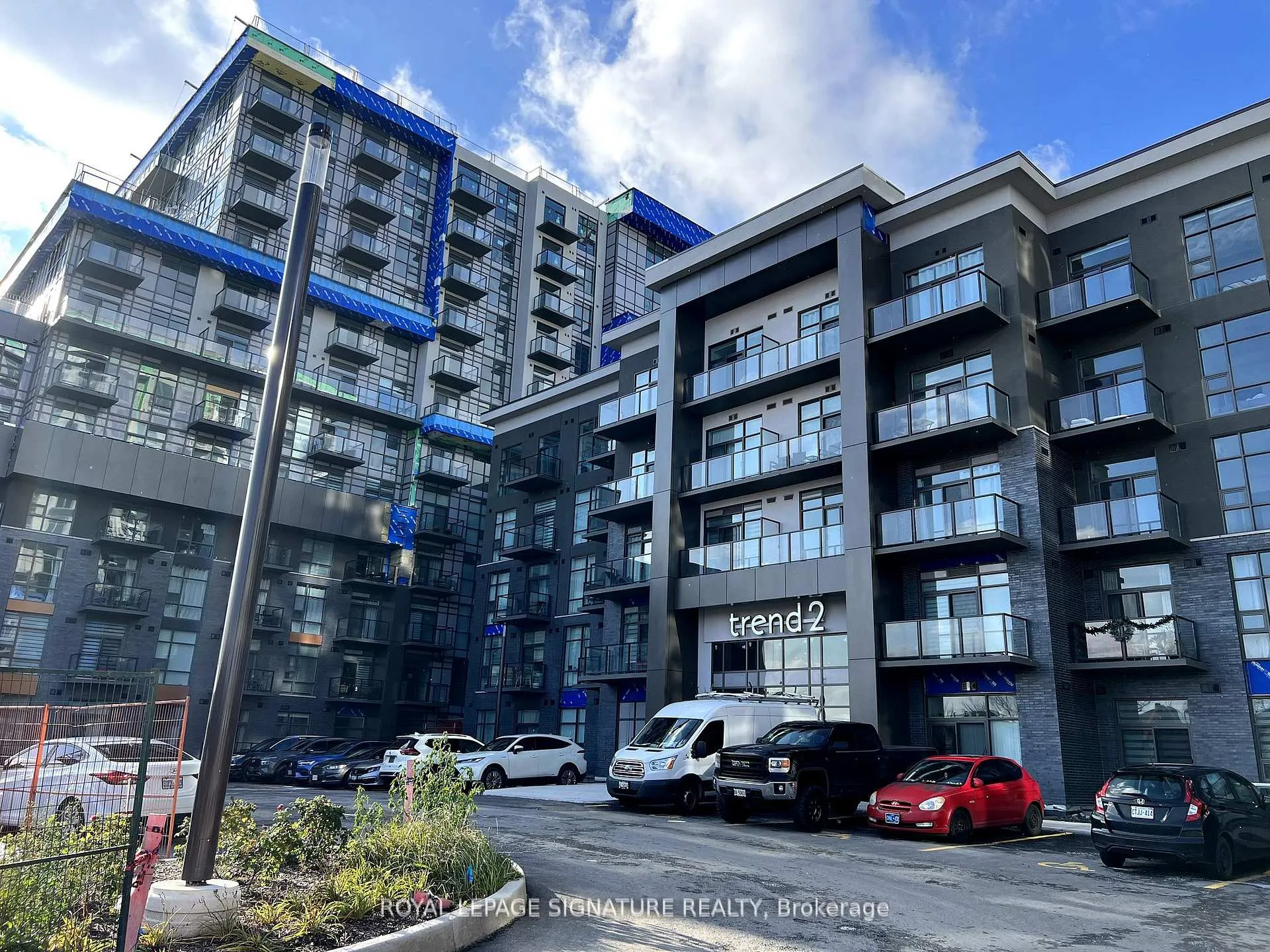 Front of Unit 1006, 460 Dundas Street