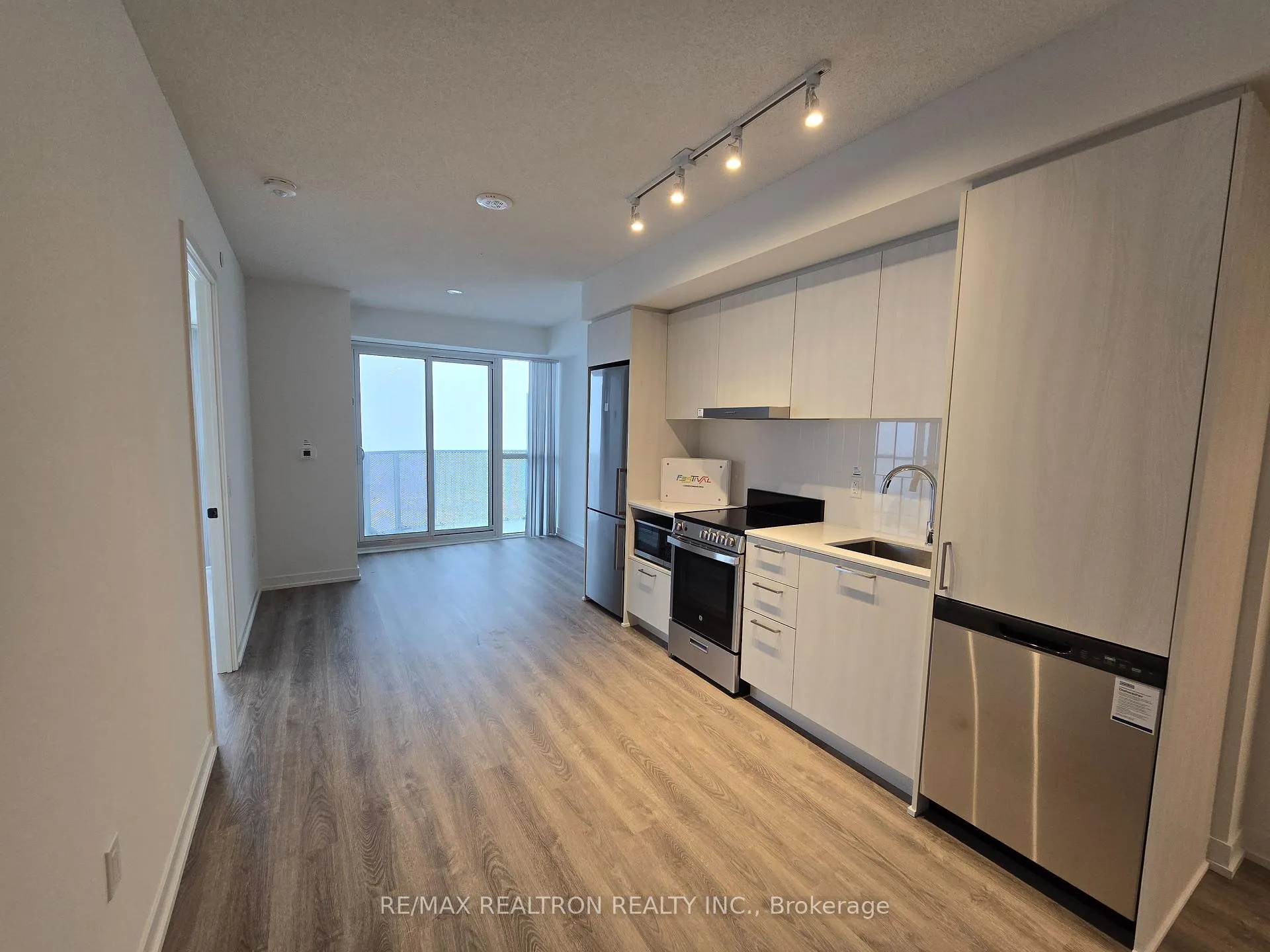Photo 4 of Unit 1603, 195 Commerce Street, Vaughan, Vaughan Corporate Centre — HOMEH