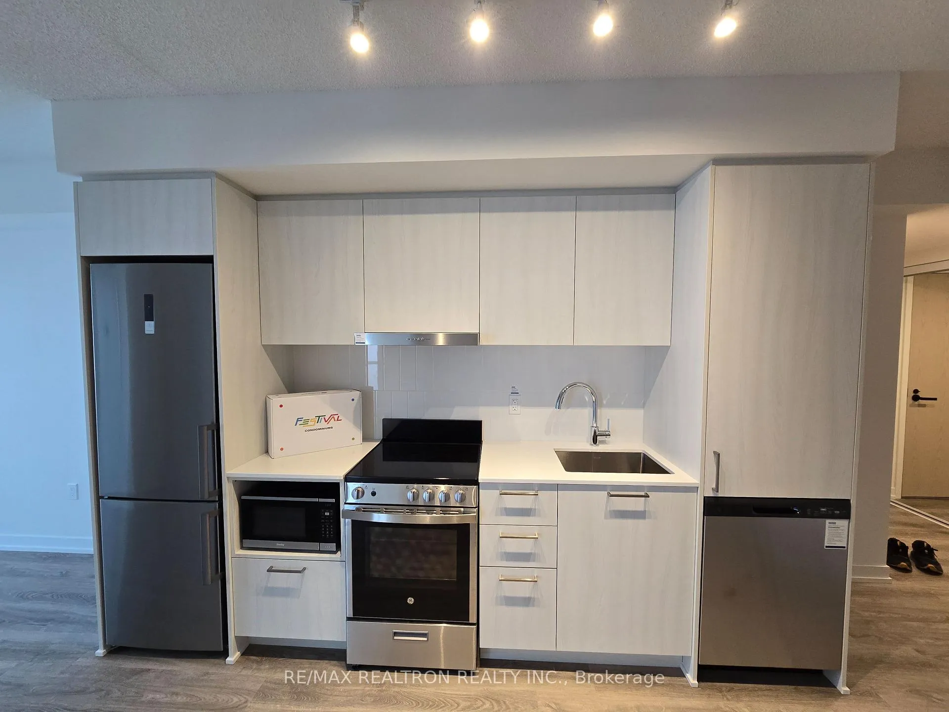 Photo 6 of Unit 1603, 195 Commerce Street, Vaughan, Vaughan Corporate Centre — HOMEH