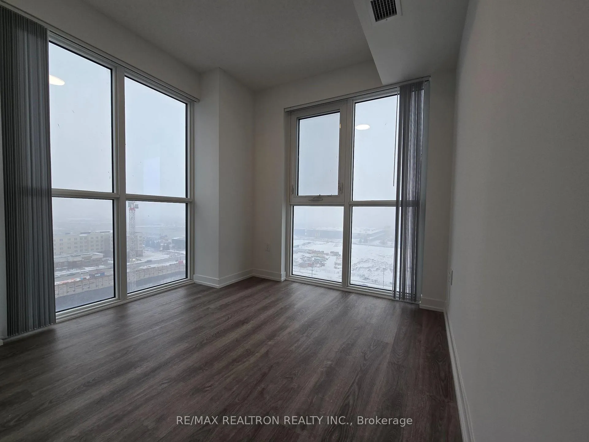 Photo 9 of Unit 1603, 195 Commerce Street, Vaughan, Vaughan Corporate Centre — HOMEH