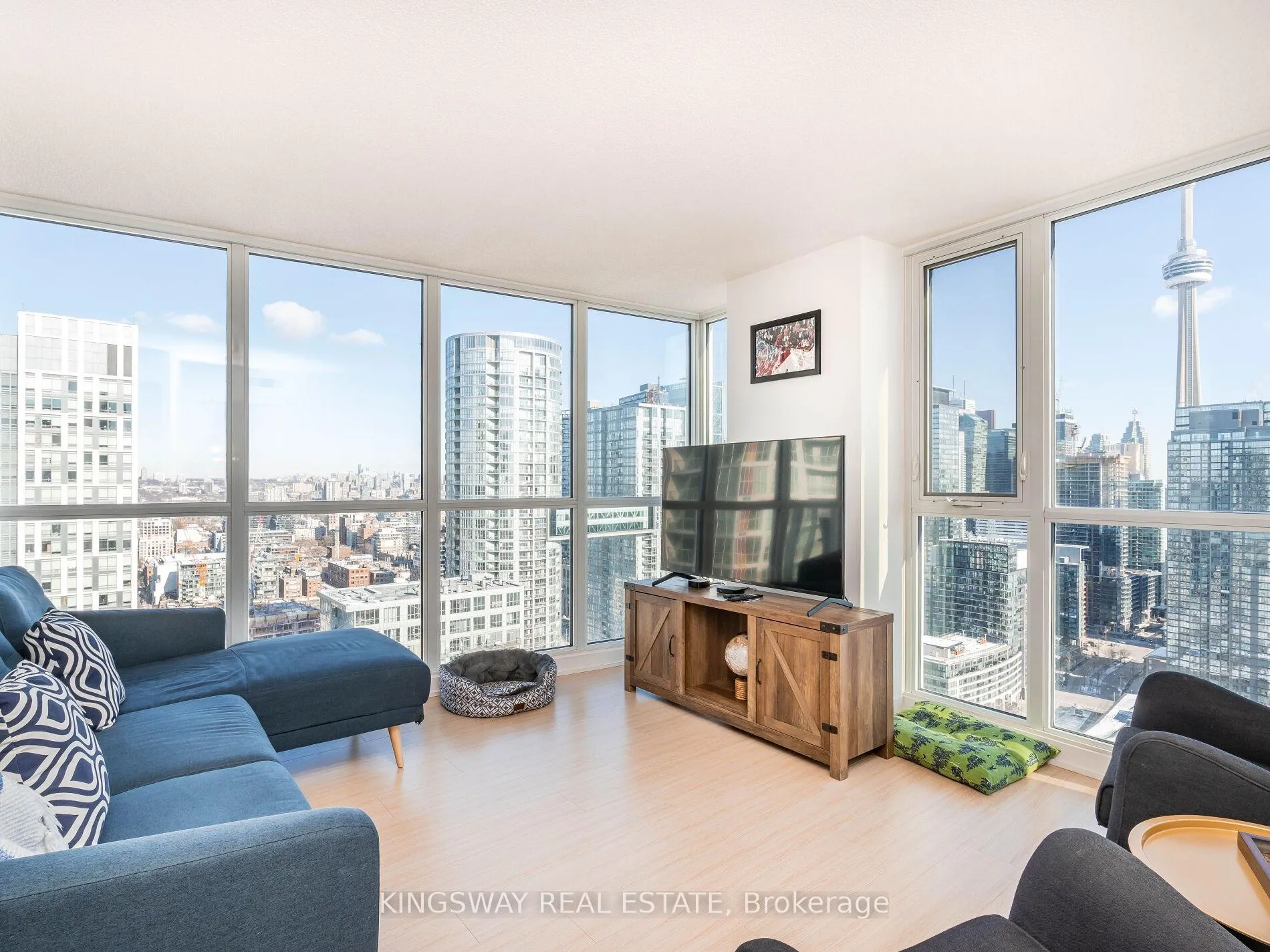 Photo 2 of Unit 4001, 75 Queens Wharf Road, Toronto, Waterfront Communities — HOMEH