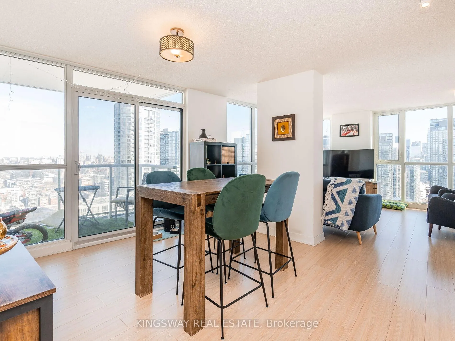 Photo 4 of Unit 4001, 75 Queens Wharf Road, Toronto, Waterfront Communities — HOMEH