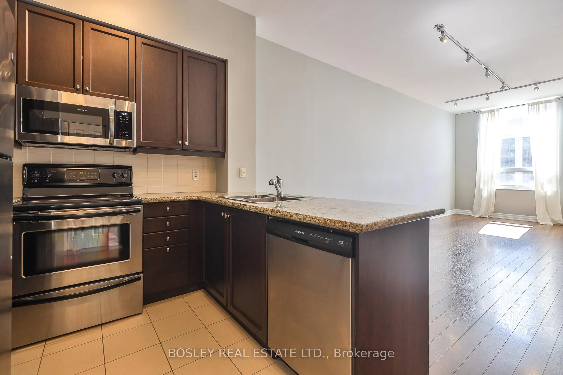 Photo 2 of Unit 201, 500 St Clair Avenue W, Toronto, Humewood-Cedarvale — HOMEH