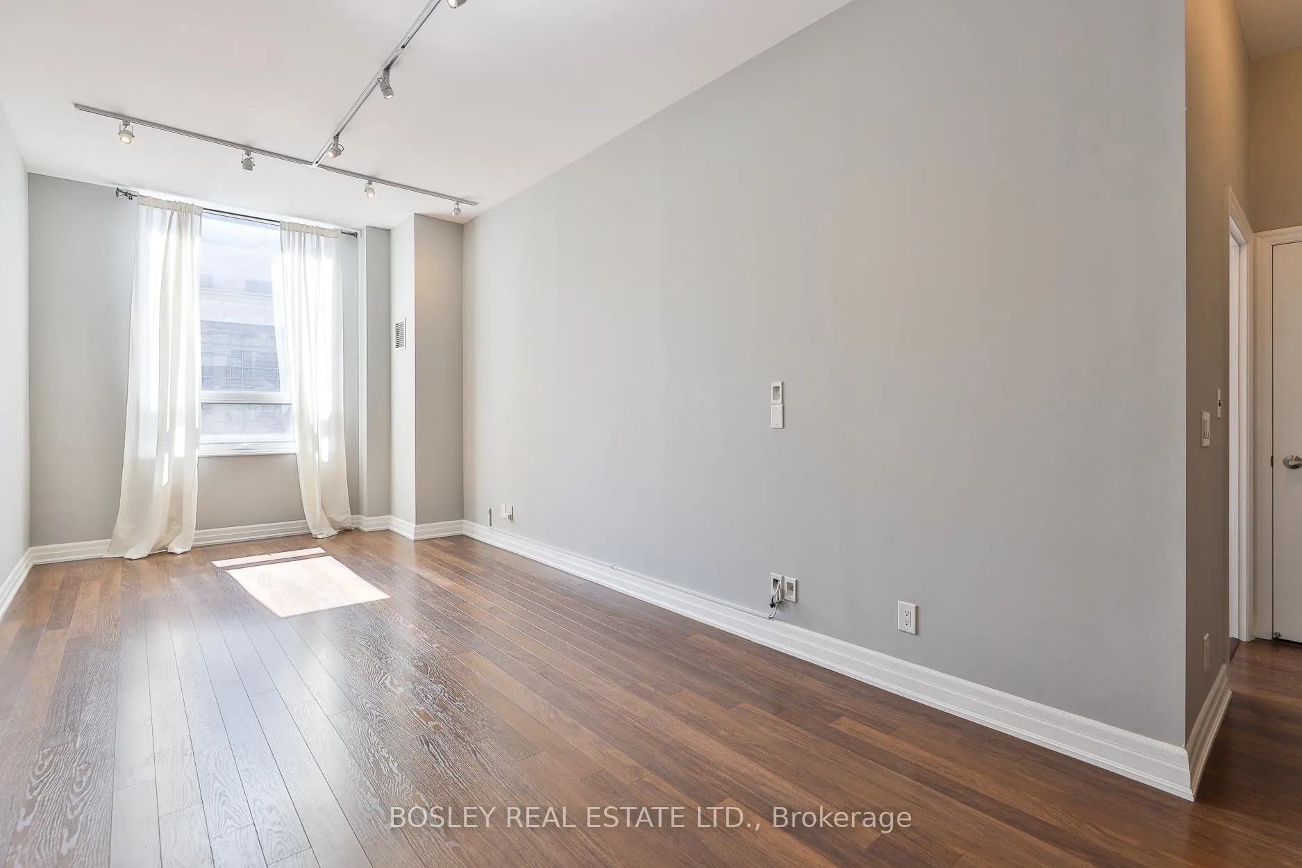 Photo 3 of Unit 201, 500 St Clair Avenue W, Toronto, Humewood-Cedarvale — HOMEH