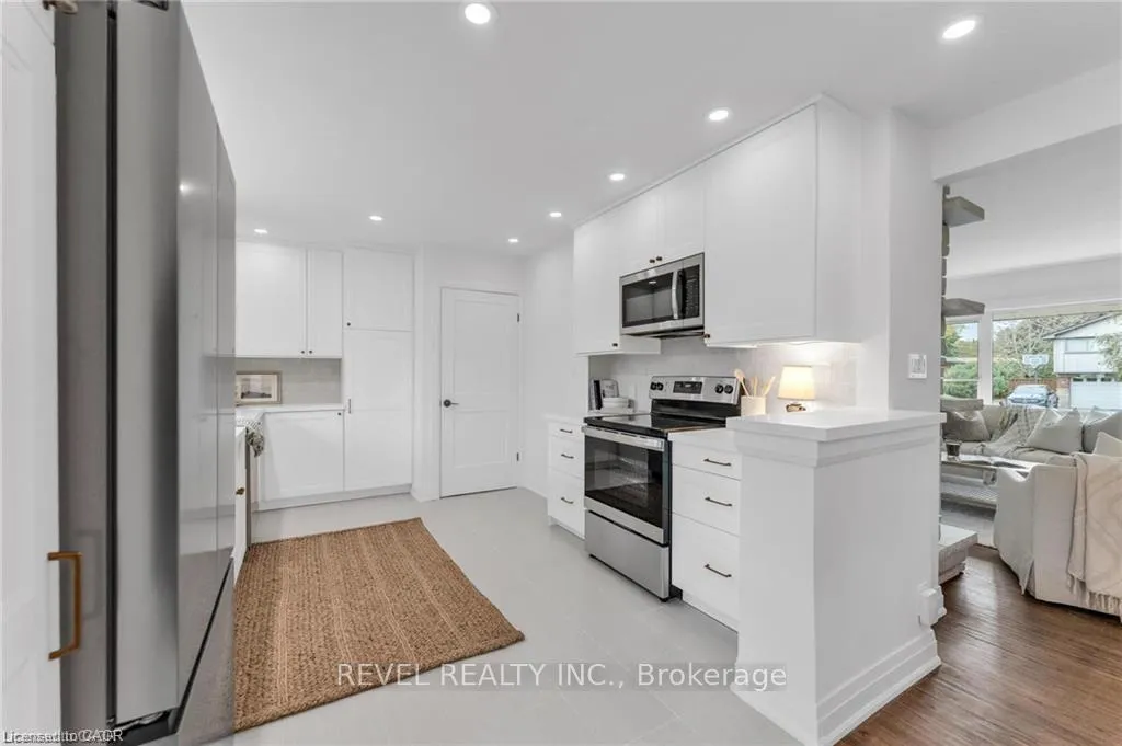 Photo 6 of 95 Seneca Drive, Hamilton, Ancaster — HOMEH