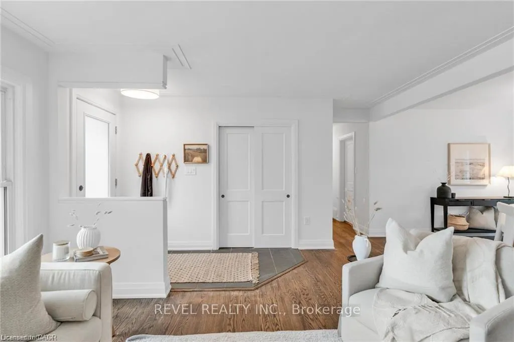 Photo 10 of 95 Seneca Drive, Hamilton, Ancaster — HOMEH