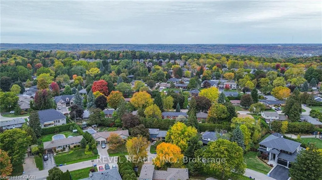 Photo 36 of 95 Seneca Drive, Hamilton, Ancaster — HOMEH