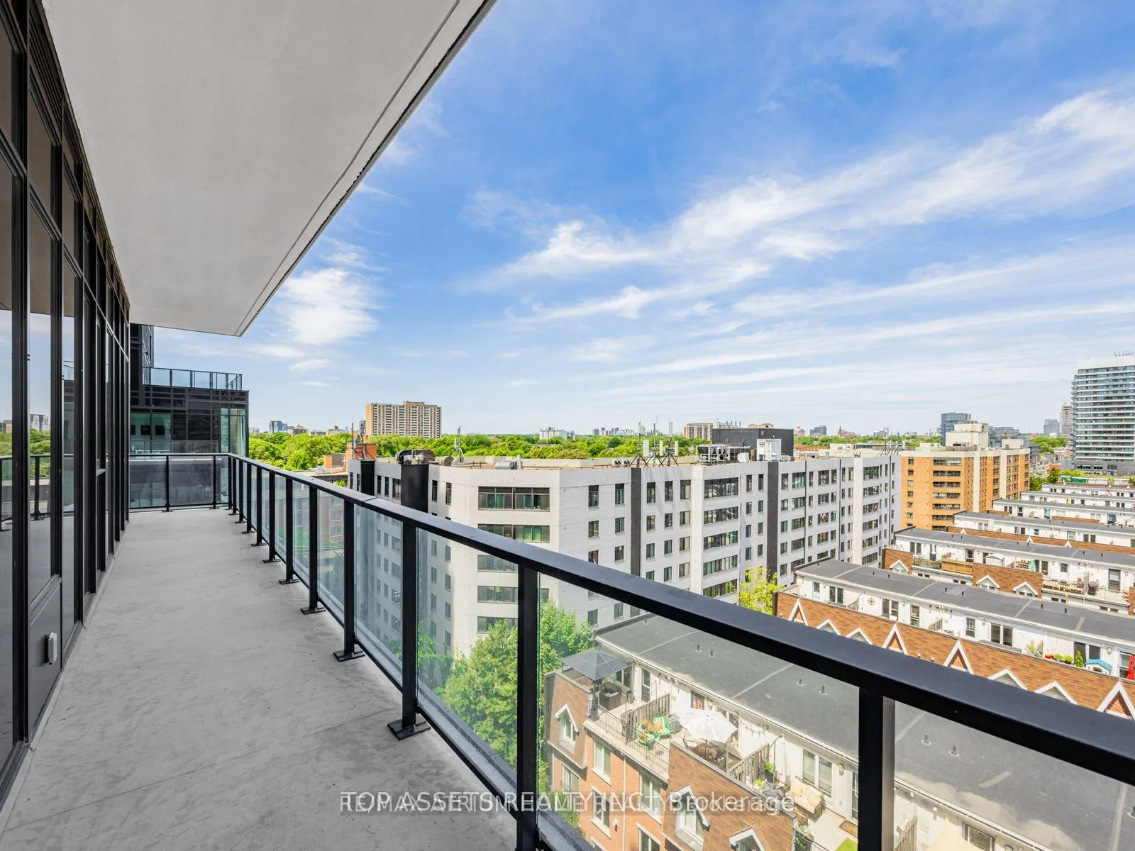 Front of Unit 1106, 285 Dufferin Street