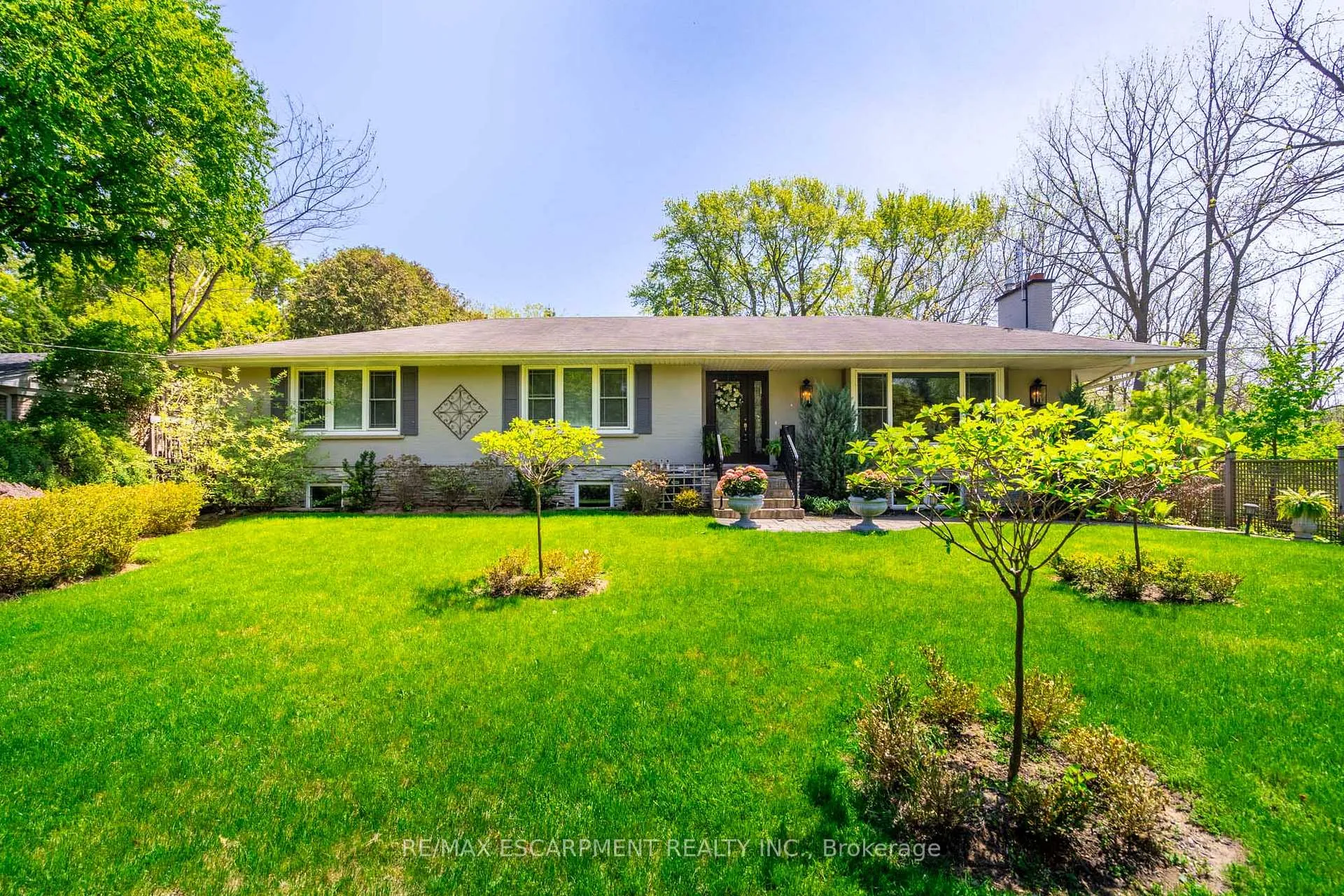 Photo 1 of 4306 Lakeshore Road, Burlington, Shoreacres — HOMEH