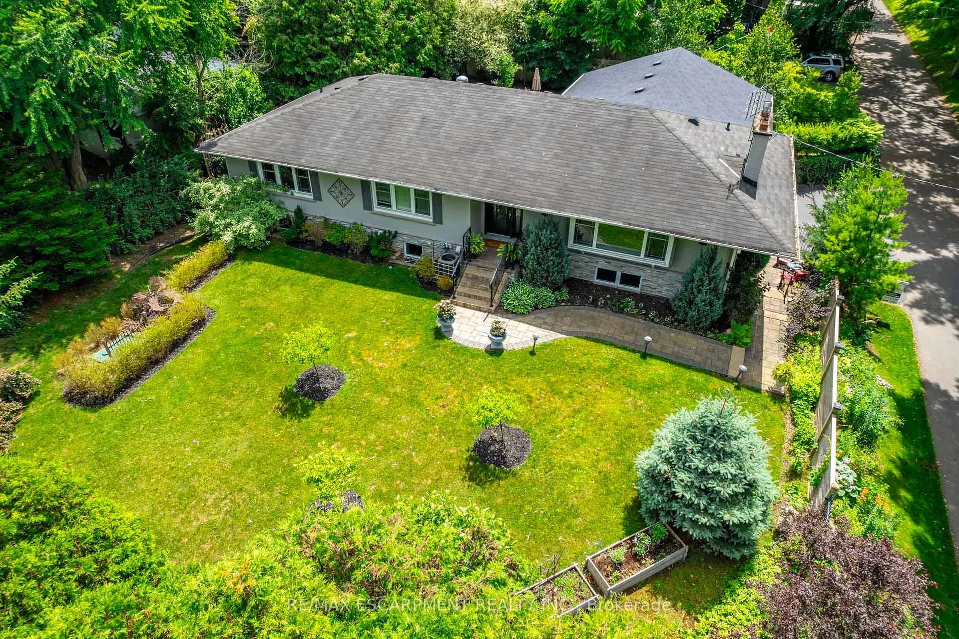 Photo 2 of 4306 Lakeshore Road, Burlington, Shoreacres — HOMEH