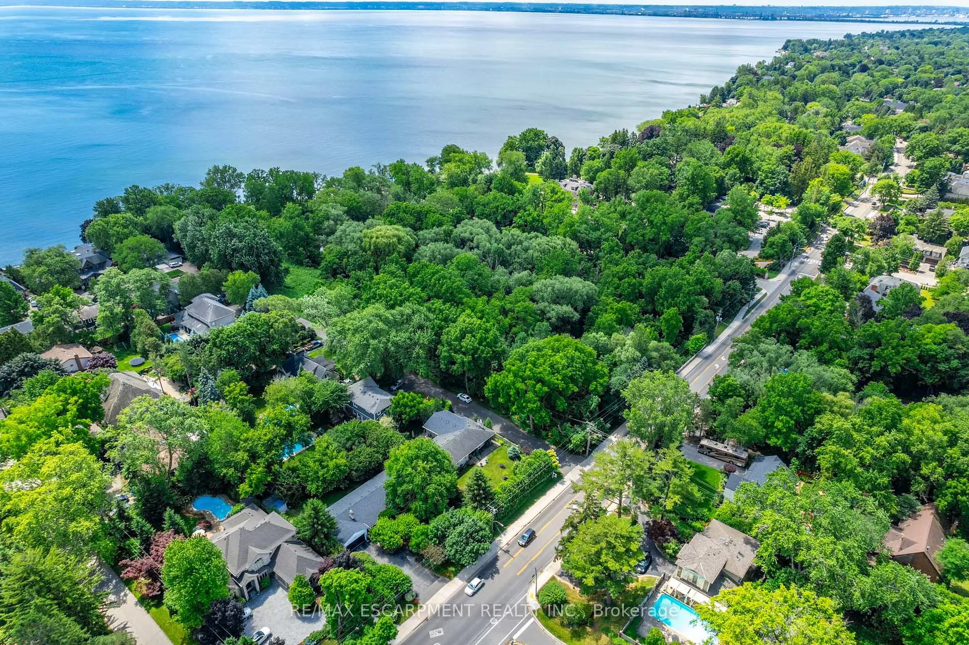 Photo 3 of 4306 Lakeshore Road, Burlington, Shoreacres — HOMEH