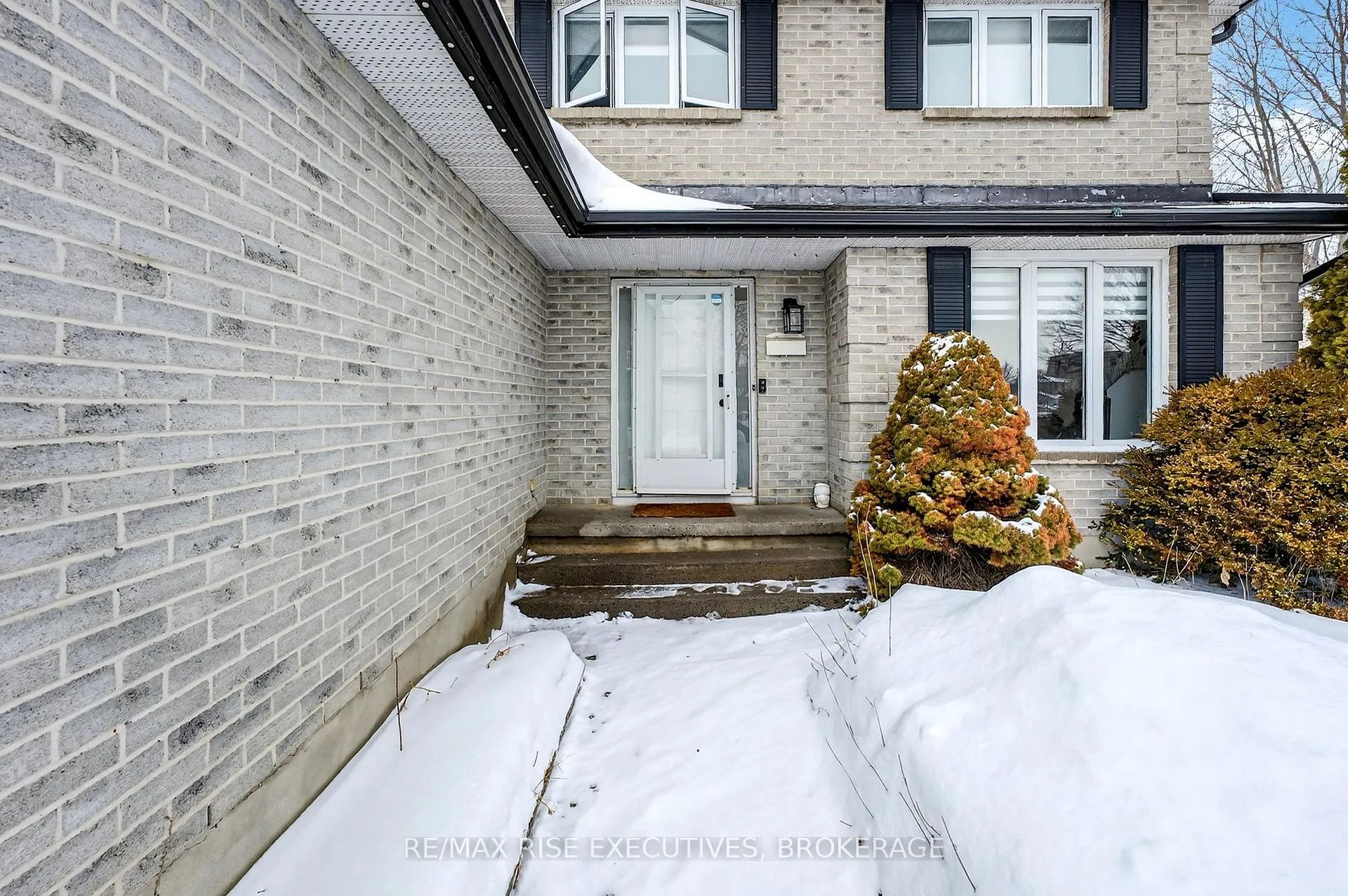 Photo 3 of 964 Heaton Road, Kingston, North of Taylor-Kidd Blvd — HOMEH