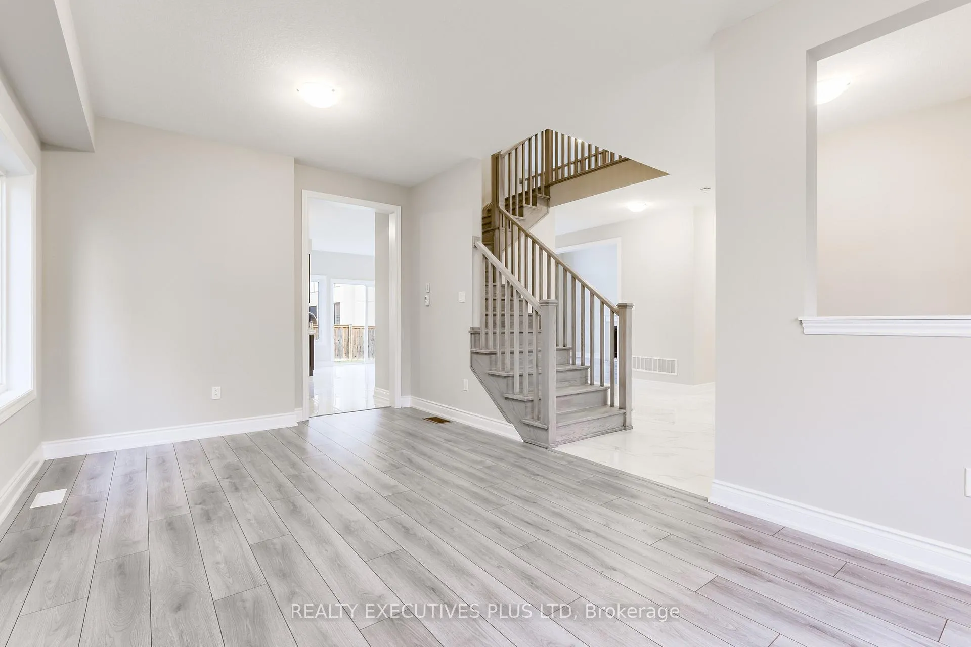 Photo 12 of 15 Venture Way, Thorold, Rolling Meadows — HOMEH