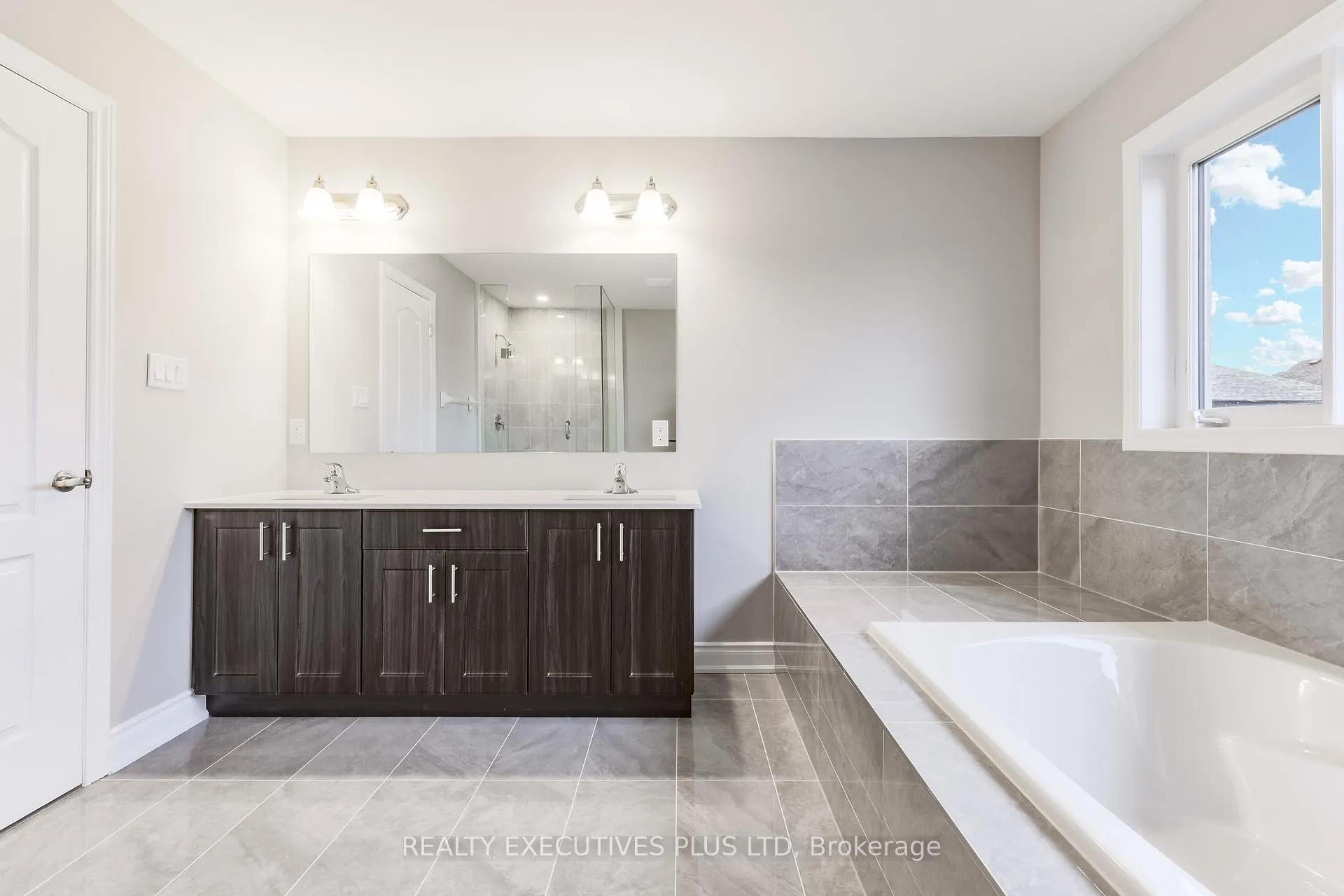 Photo 18 of 15 Venture Way, Thorold, Rolling Meadows — HOMEH