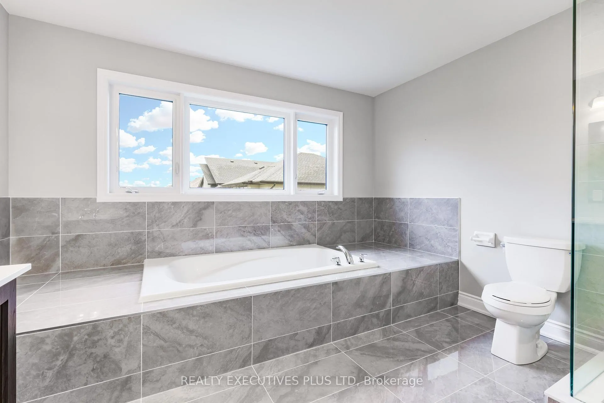 Photo 19 of 15 Venture Way, Thorold, Rolling Meadows — HOMEH