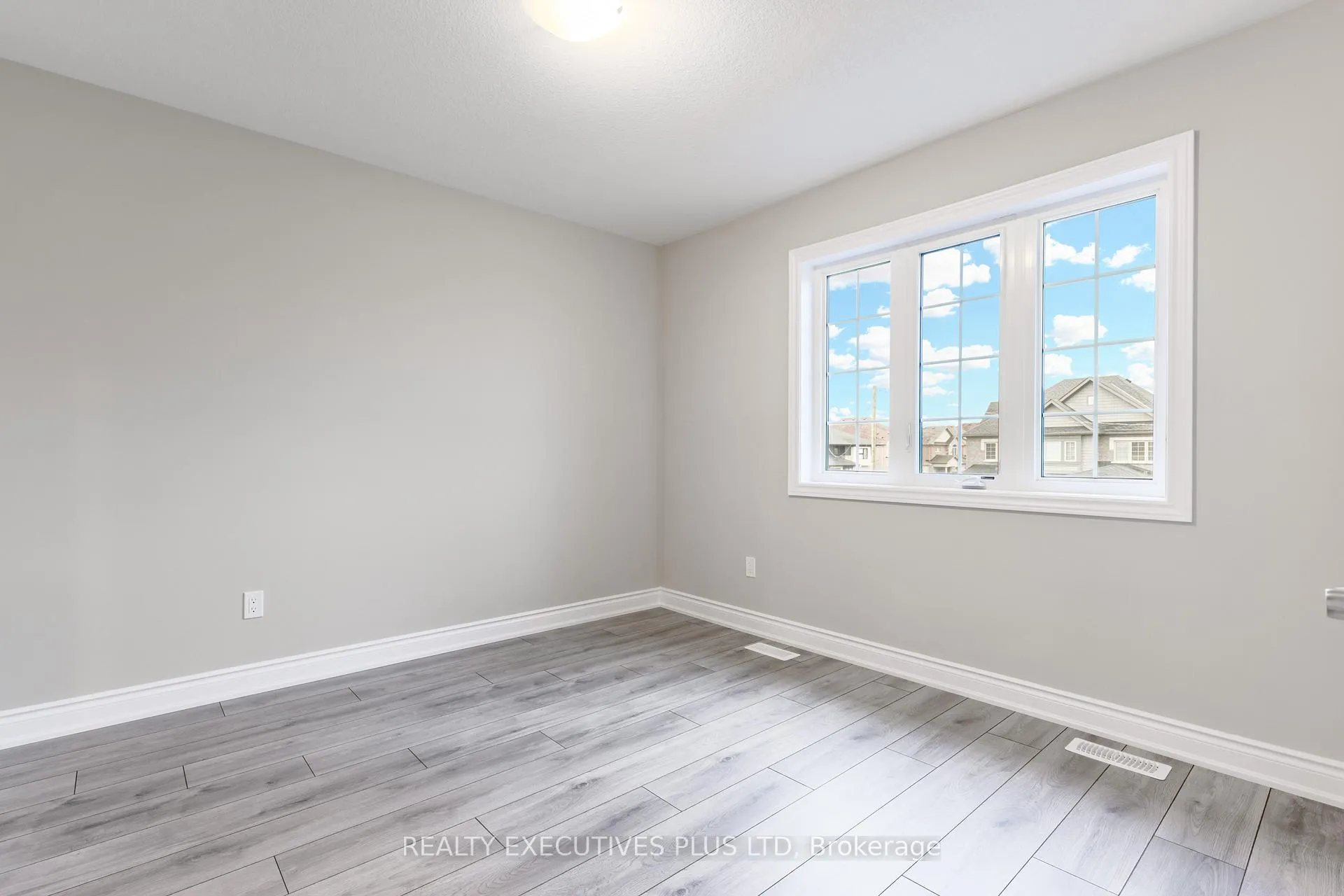 Photo 24 of 15 Venture Way, Thorold, Rolling Meadows — HOMEH