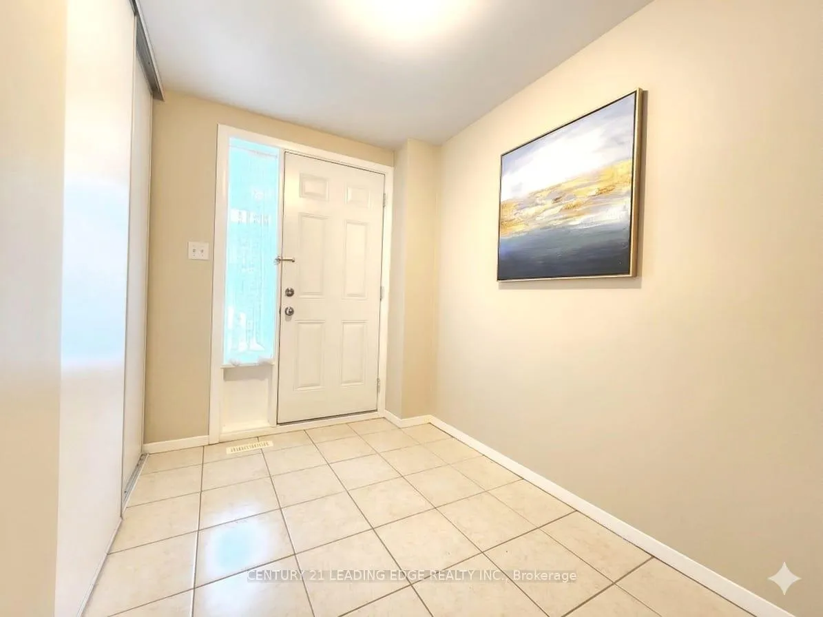 Photo 3 of 12 New Port Way, Markham, Thornhill — HOMEH