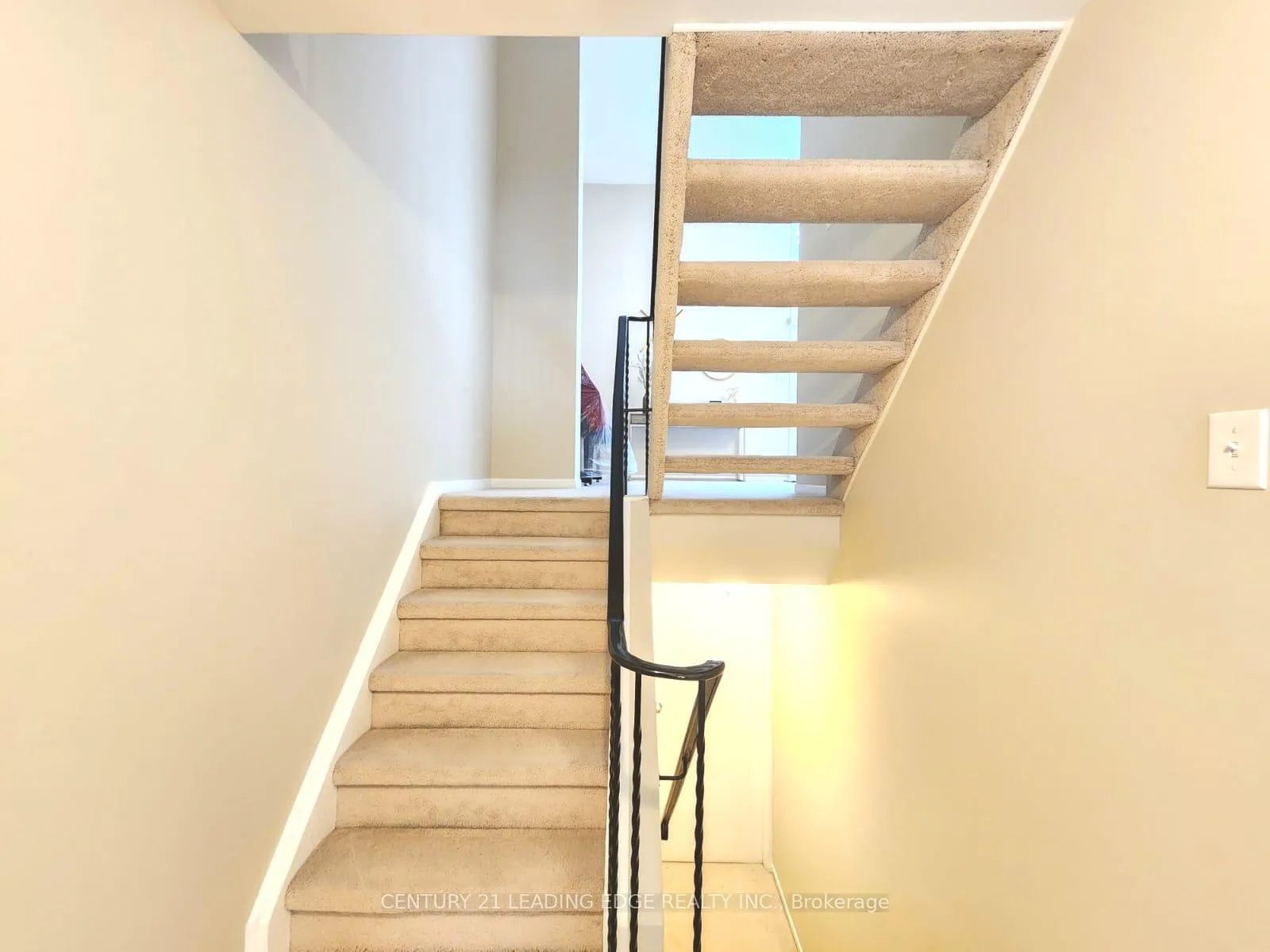 Photo 9 of 12 New Port Way, Markham, Thornhill — HOMEH