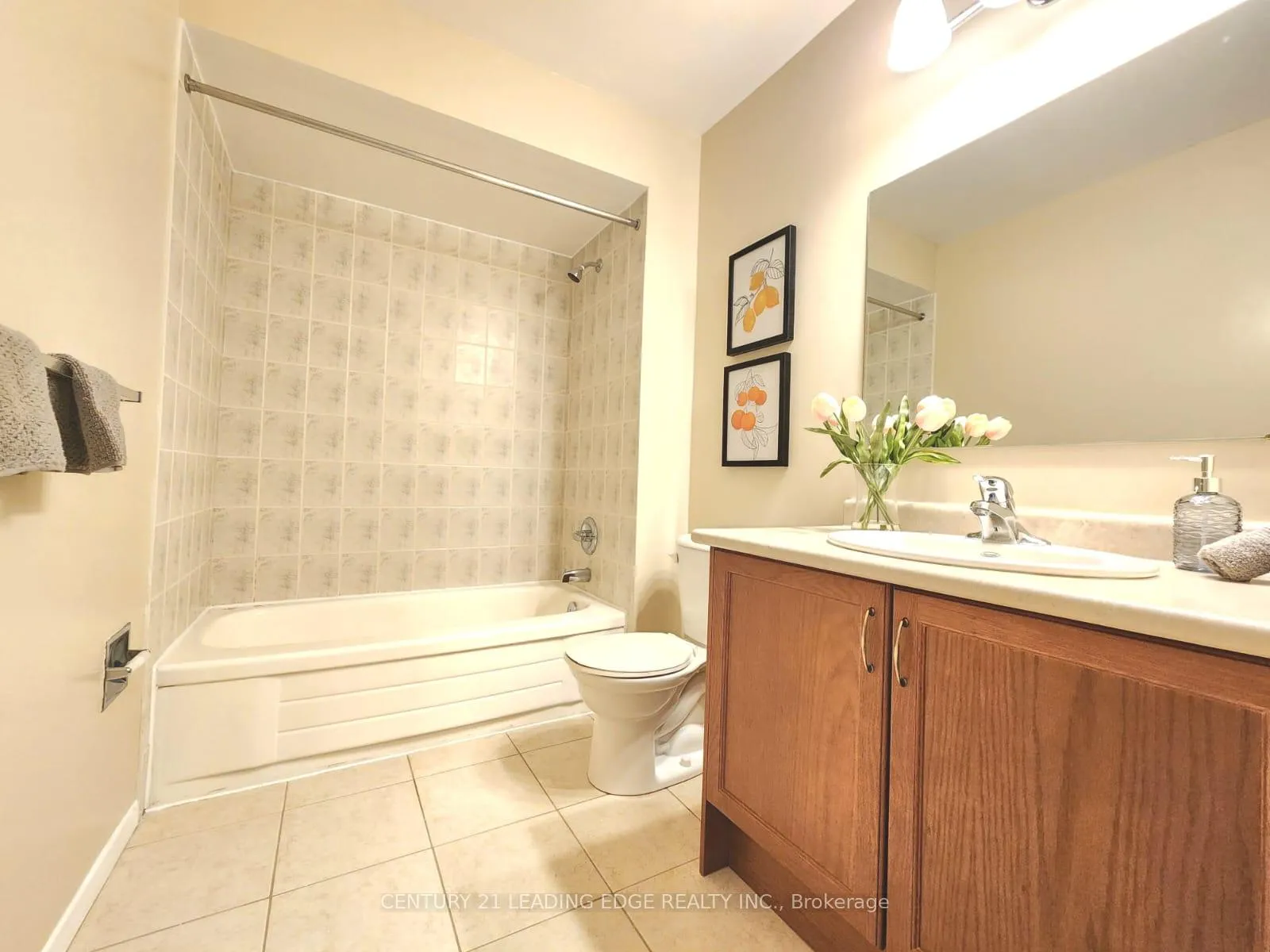 Photo 15 of 12 New Port Way, Markham, Thornhill — HOMEH