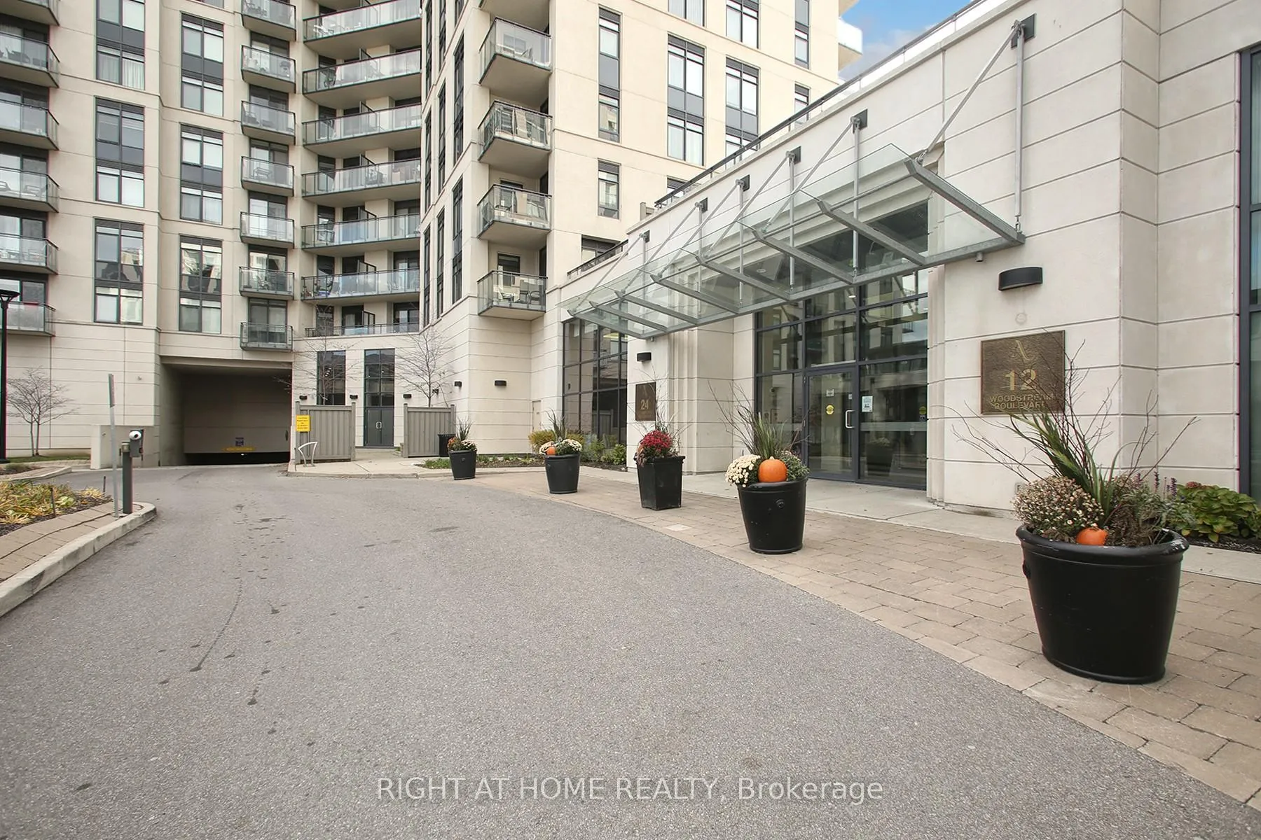 Photo 2 of Unit 515, 12 Woodstream Boulevard, Vaughan, Vaughan Grove — HOMEH