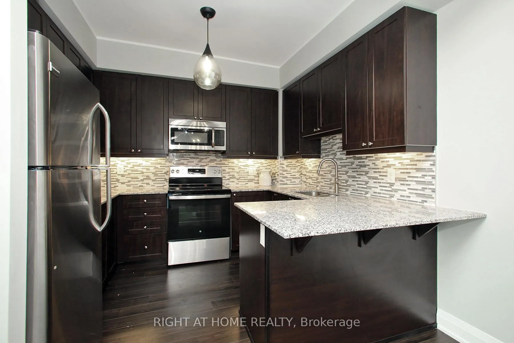 Photo 4 of Unit 515, 12 Woodstream Boulevard, Vaughan, Vaughan Grove — HOMEH