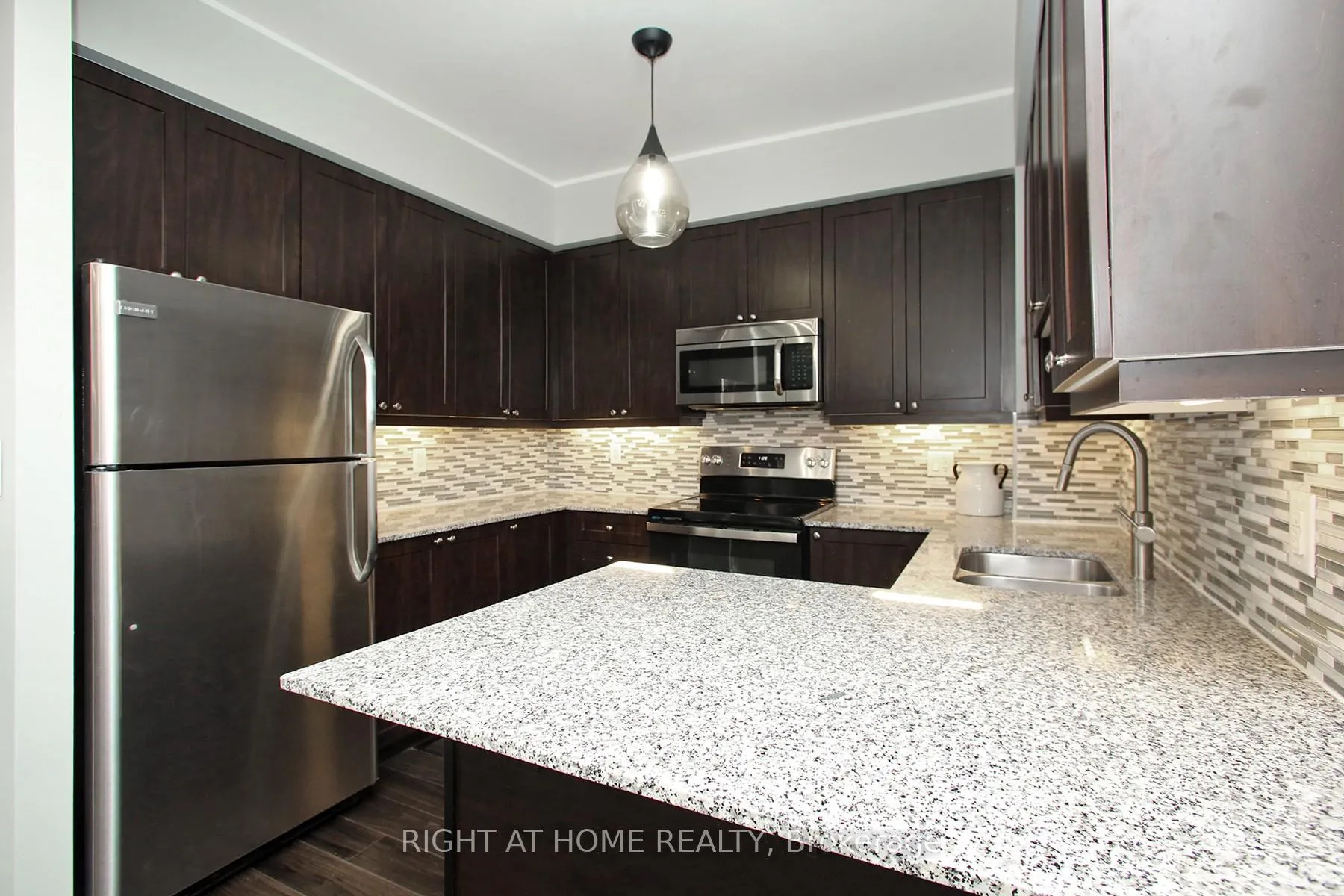 Photo 5 of Unit 515, 12 Woodstream Boulevard, Vaughan, Vaughan Grove — HOMEH