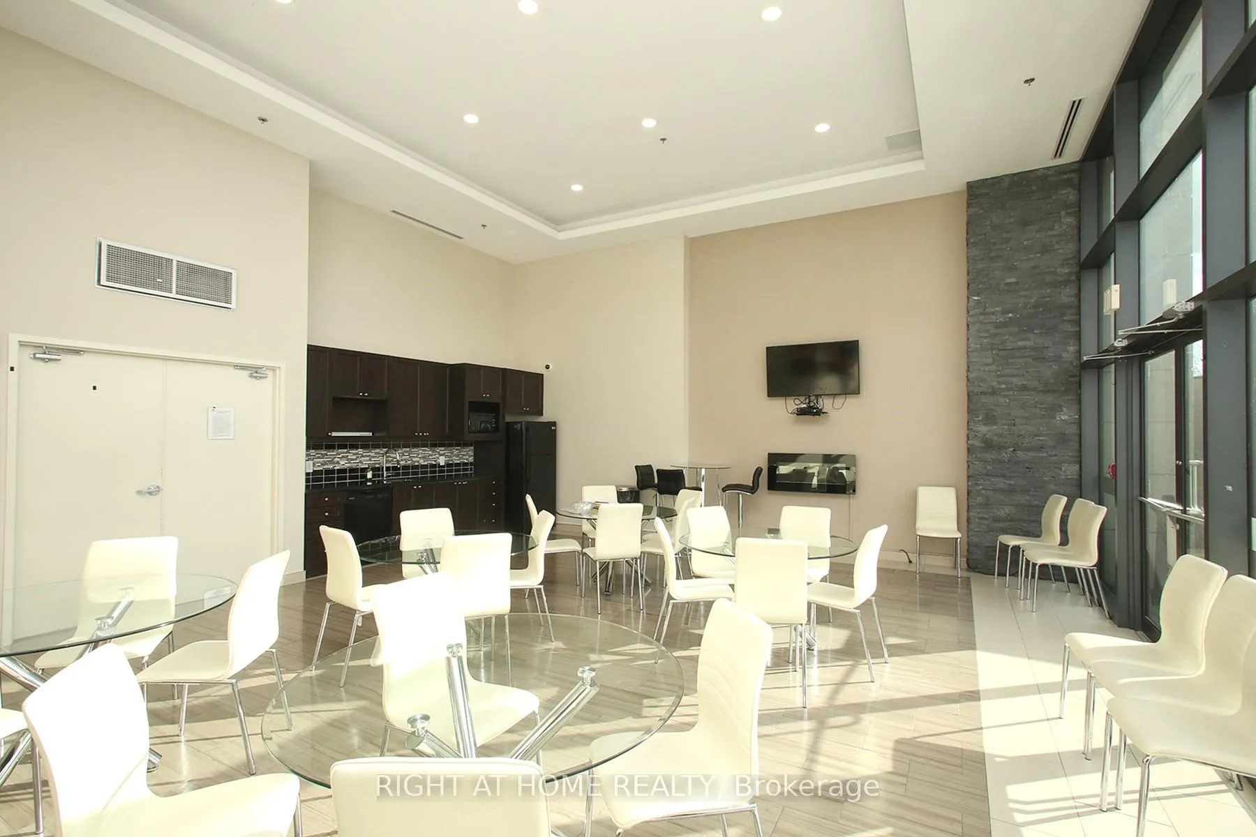 Photo 17 of Unit 515, 12 Woodstream Boulevard, Vaughan, Vaughan Grove — HOMEH