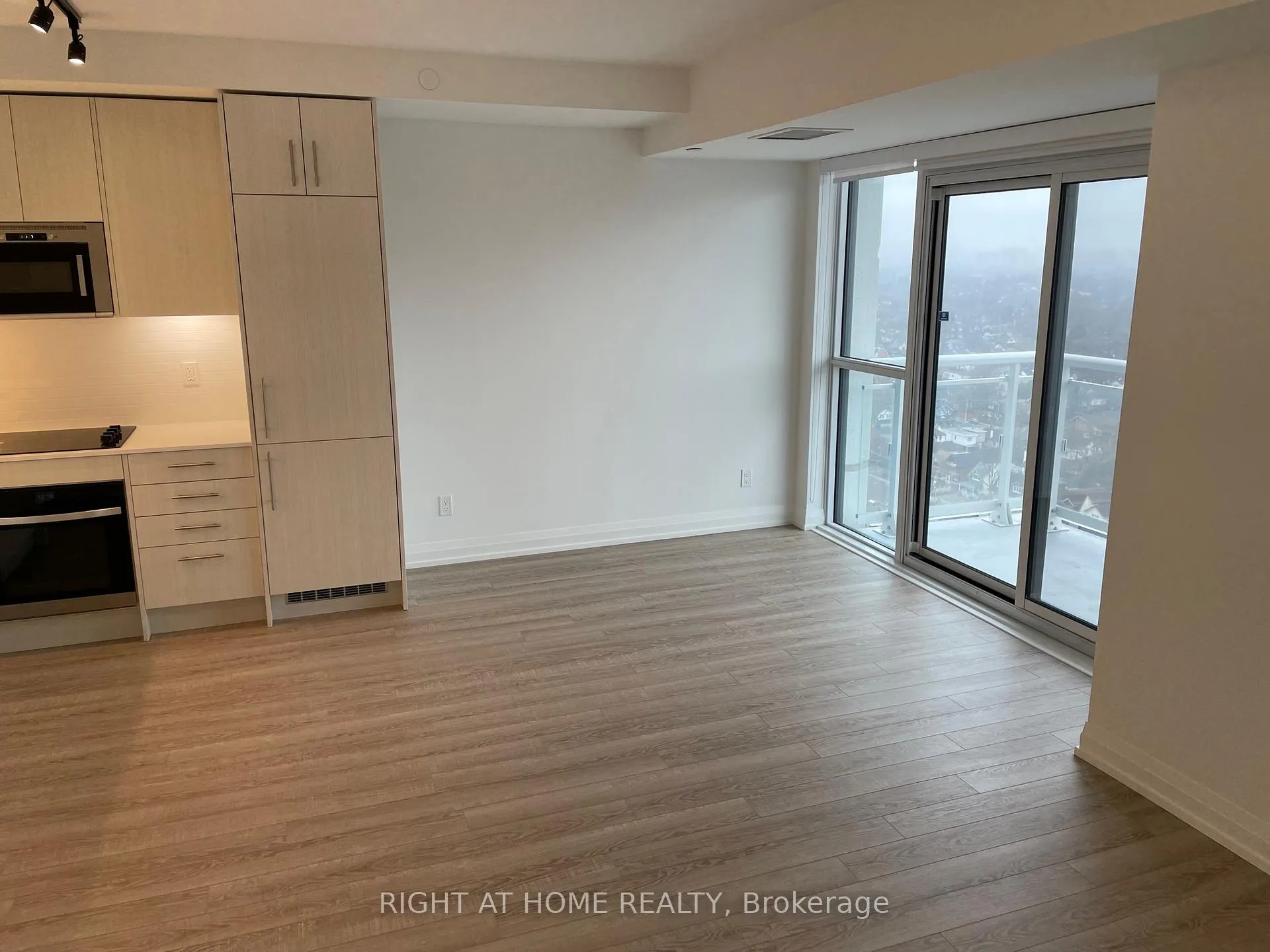 Photo 3 of Unit 2002, 286 Main Street, Toronto, East End-Danforth — HOMEH