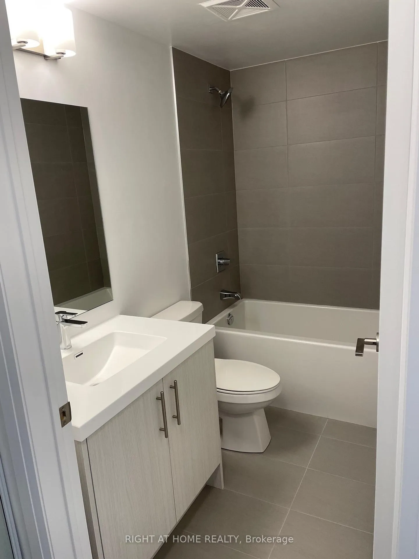 Photo 7 of Unit 2002, 286 Main Street, Toronto, East End-Danforth — HOMEH