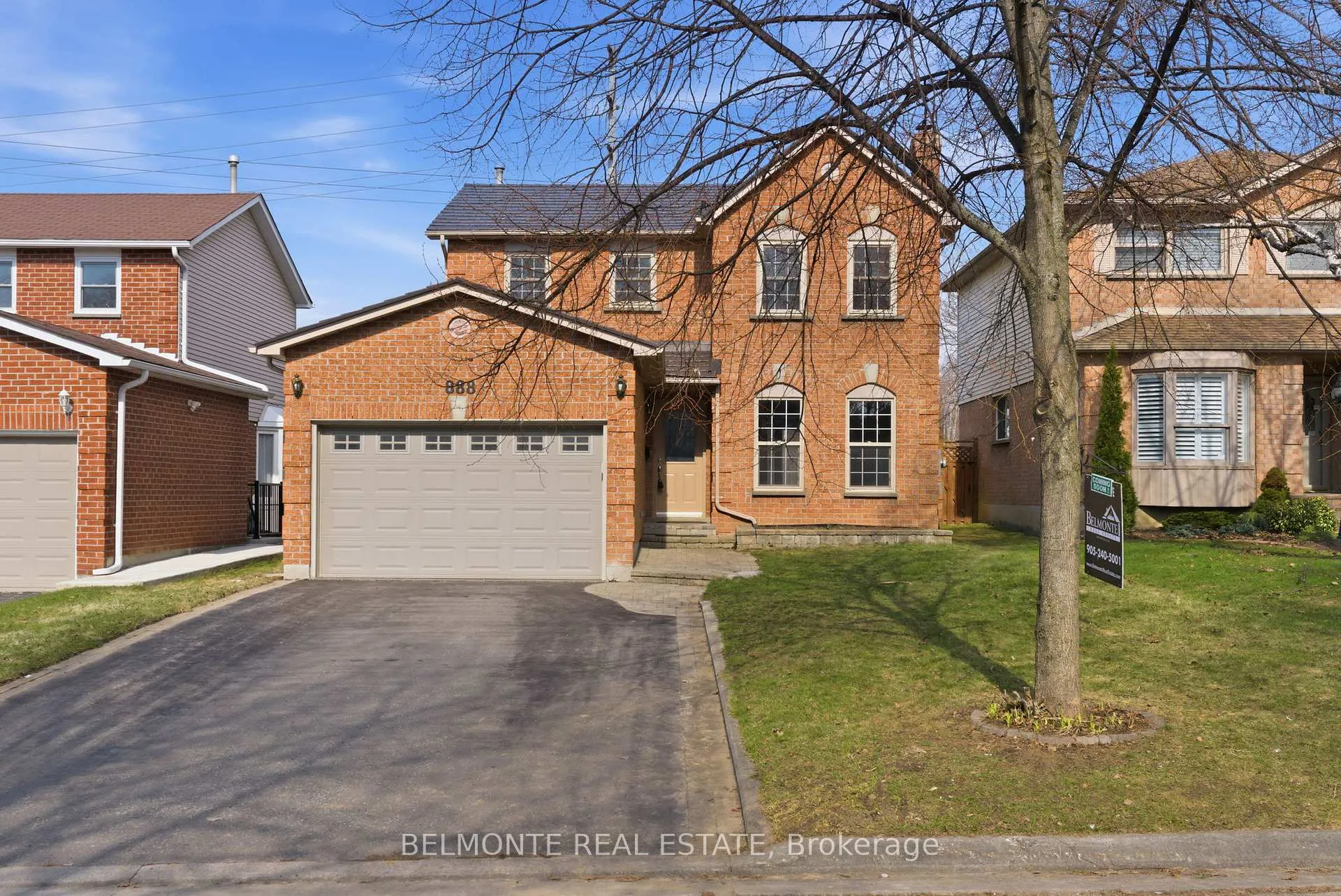 Front of 888 Lavis Court
